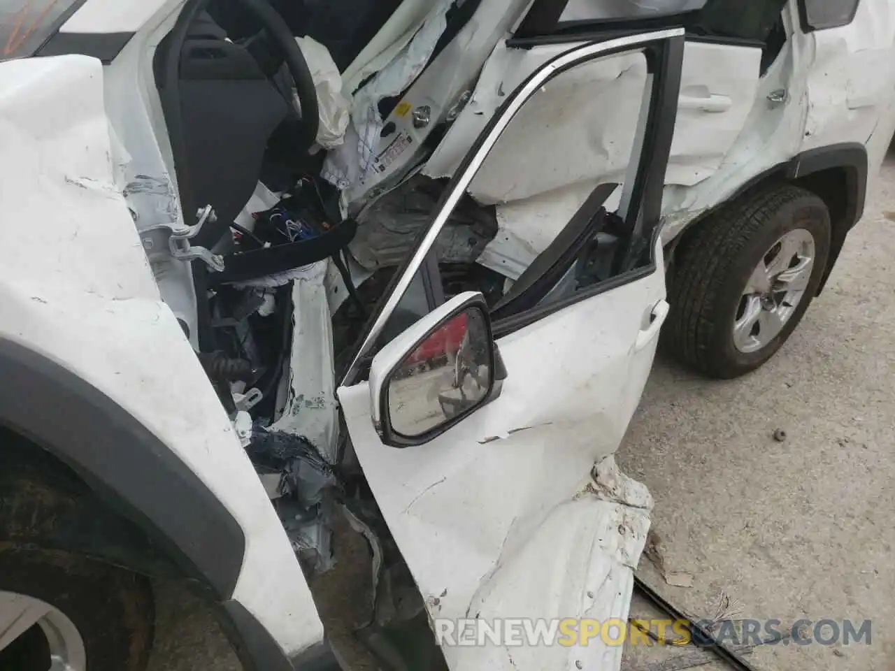 10 Photograph of a damaged car 2T3P1RFV2MC242231 TOYOTA RAV4 2021