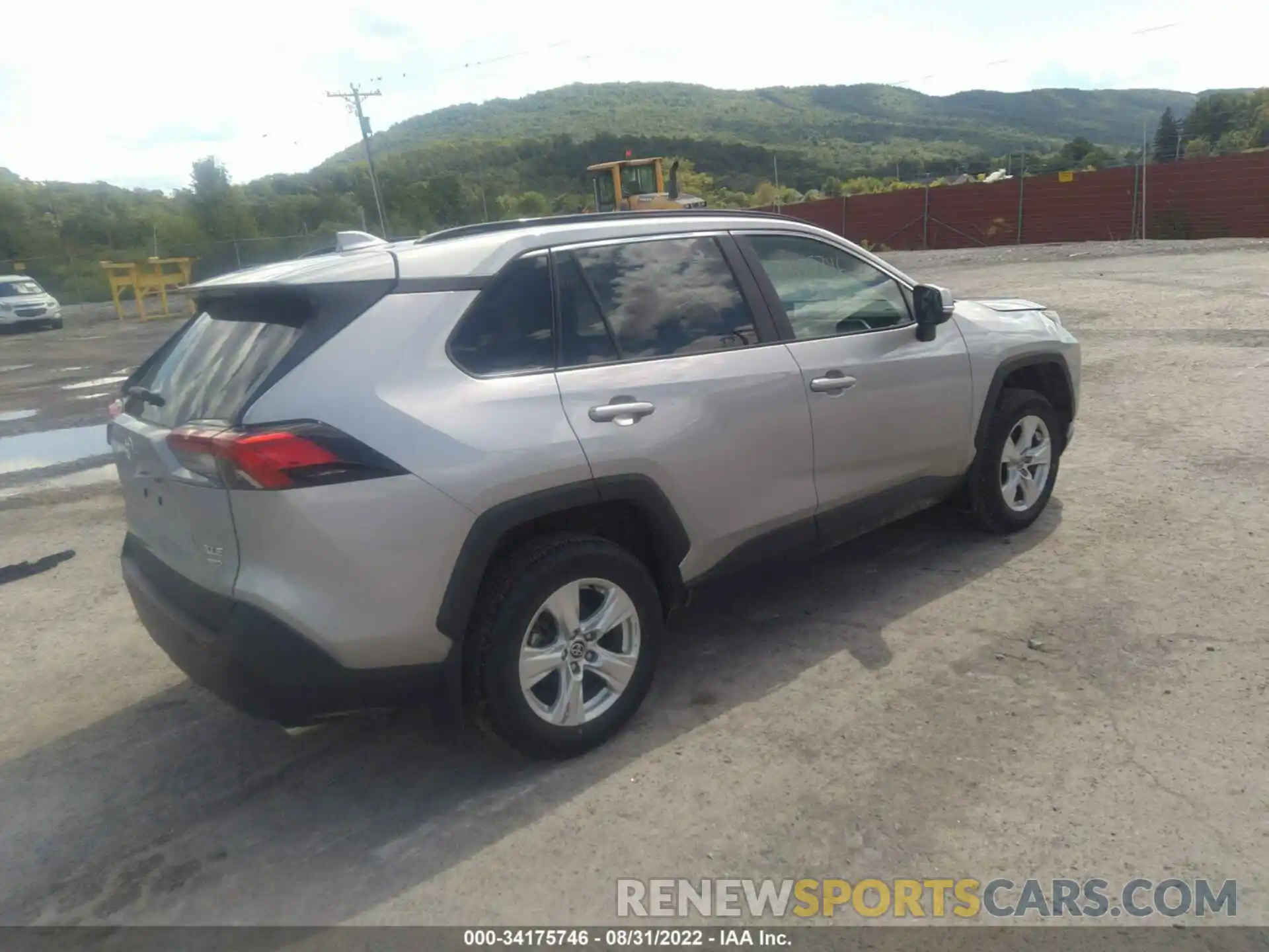 4 Photograph of a damaged car 2T3P1RFV2MC242732 TOYOTA RAV4 2021