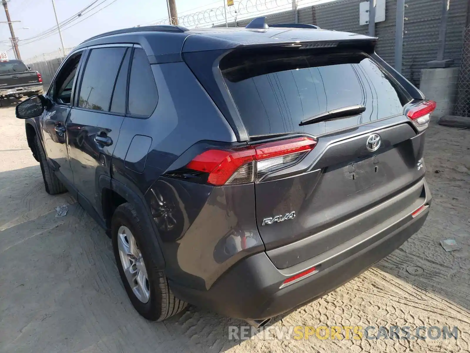 3 Фотография поврежденного автомобиля 2T3P1RFV2MW141107 TOYOTA RAV4 2021