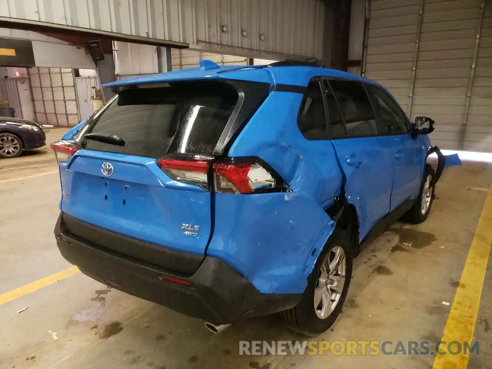 4 Photograph of a damaged car 2T3P1RFV2MW141611 TOYOTA RAV4 2021