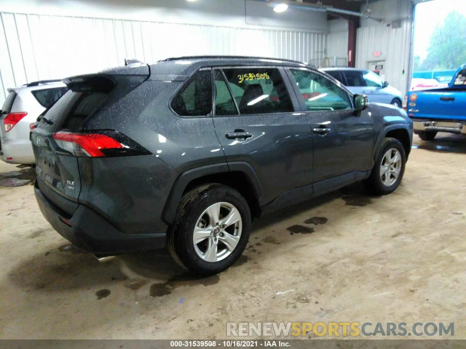 4 Photograph of a damaged car 2T3P1RFV2MW144105 TOYOTA RAV4 2021