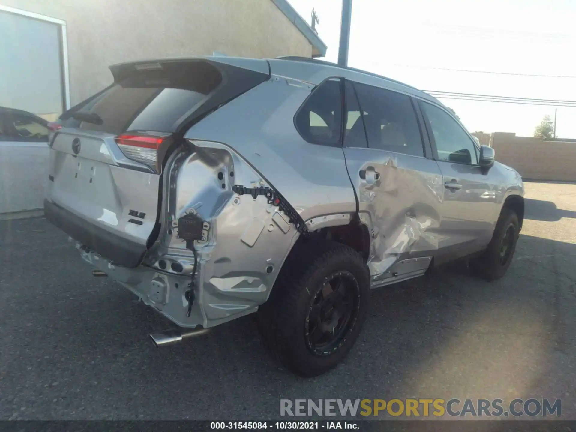 4 Photograph of a damaged car 2T3P1RFV2MW182711 TOYOTA RAV4 2021