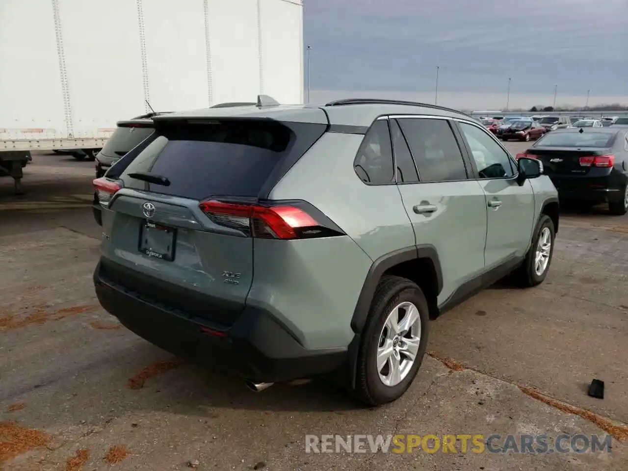 4 Photograph of a damaged car 2T3P1RFV2MW188346 TOYOTA RAV4 2021