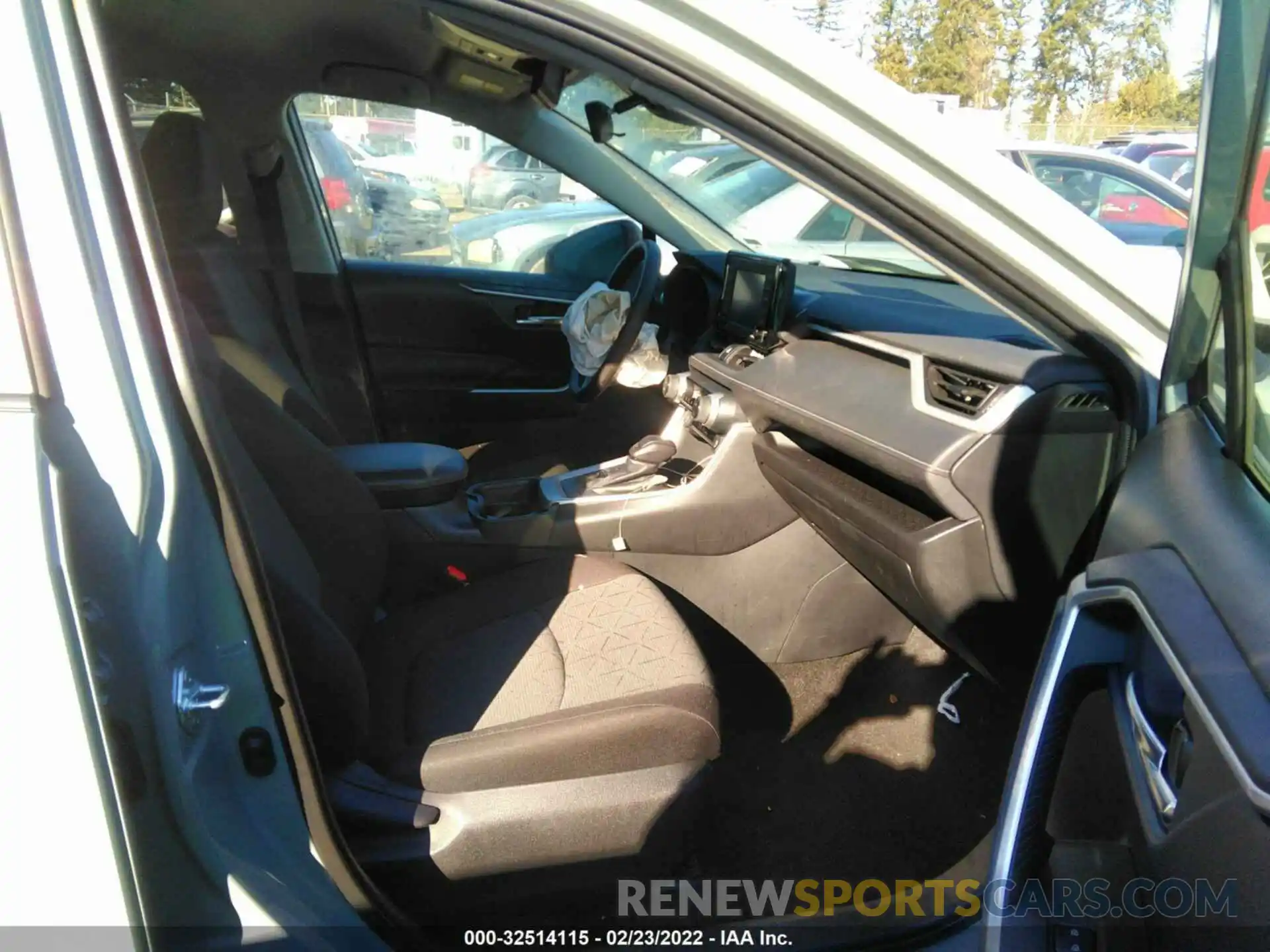 5 Photograph of a damaged car 2T3P1RFV2MW194258 TOYOTA RAV4 2021