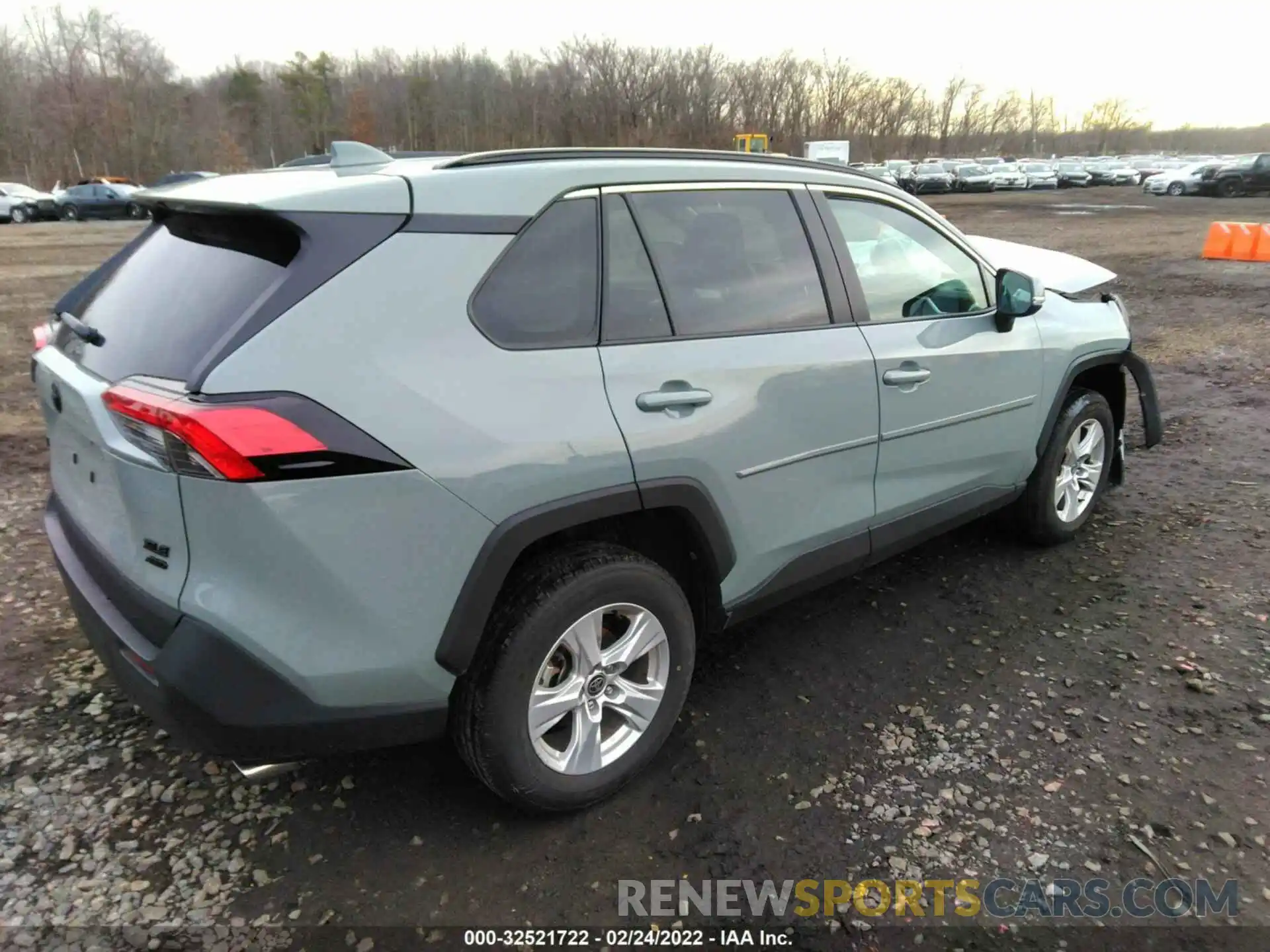 4 Photograph of a damaged car 2T3P1RFV2MW207638 TOYOTA RAV4 2021