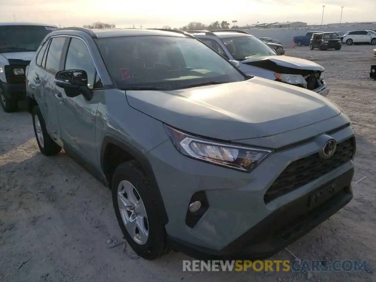 1 Фотография поврежденного автомобиля 2T3P1RFV2MW212614 TOYOTA RAV4 2021