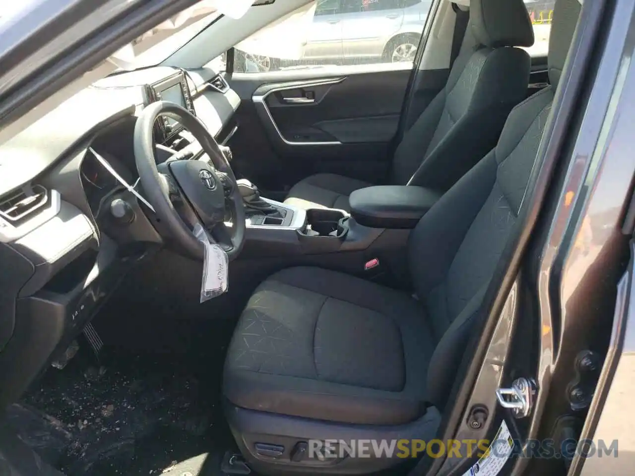 5 Photograph of a damaged car 2T3P1RFV2MW220051 TOYOTA RAV4 2021