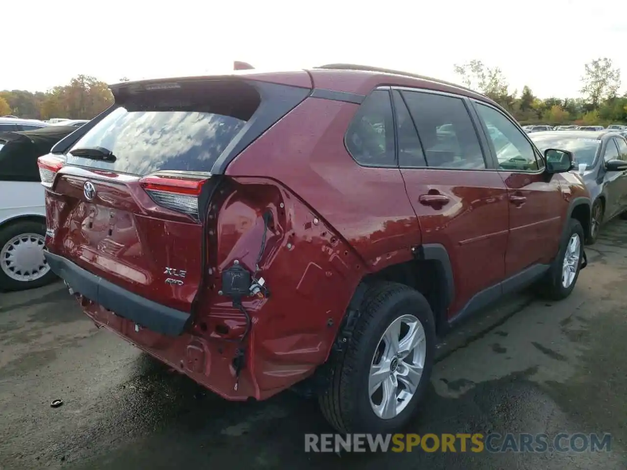 4 Photograph of a damaged car 2T3P1RFV2MW238825 TOYOTA RAV4 2021