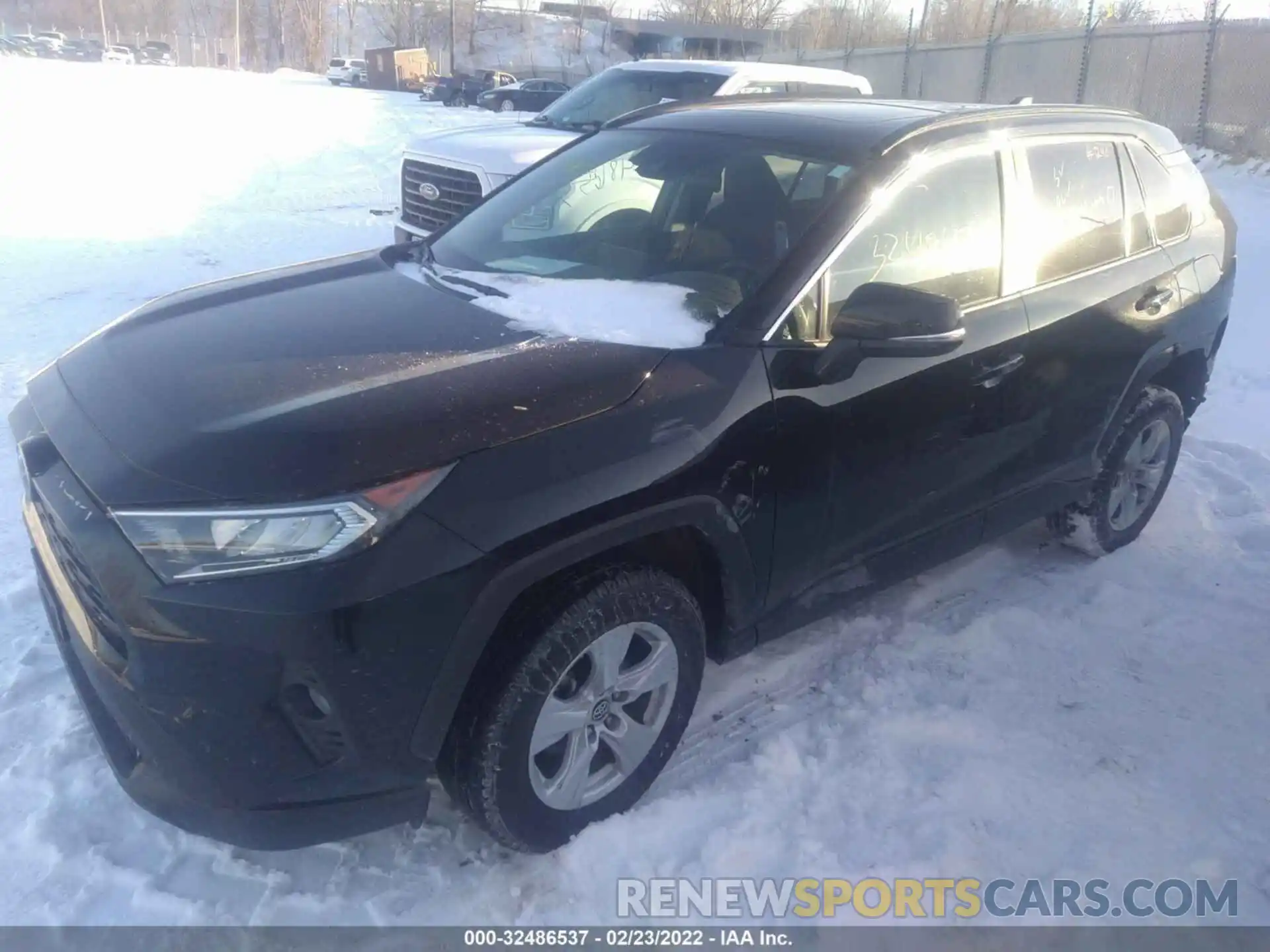 2 Photograph of a damaged car 2T3P1RFV3MC161111 TOYOTA RAV4 2021