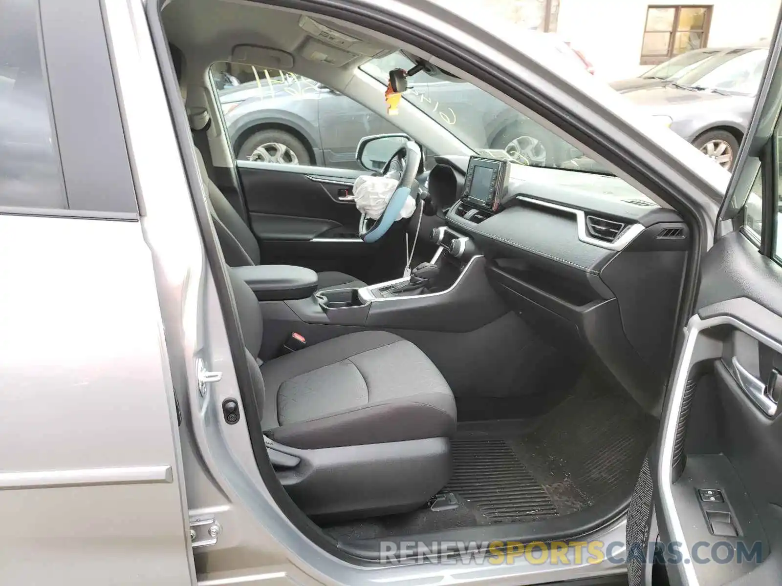 5 Photograph of a damaged car 2T3P1RFV3MC196067 TOYOTA RAV4 2021