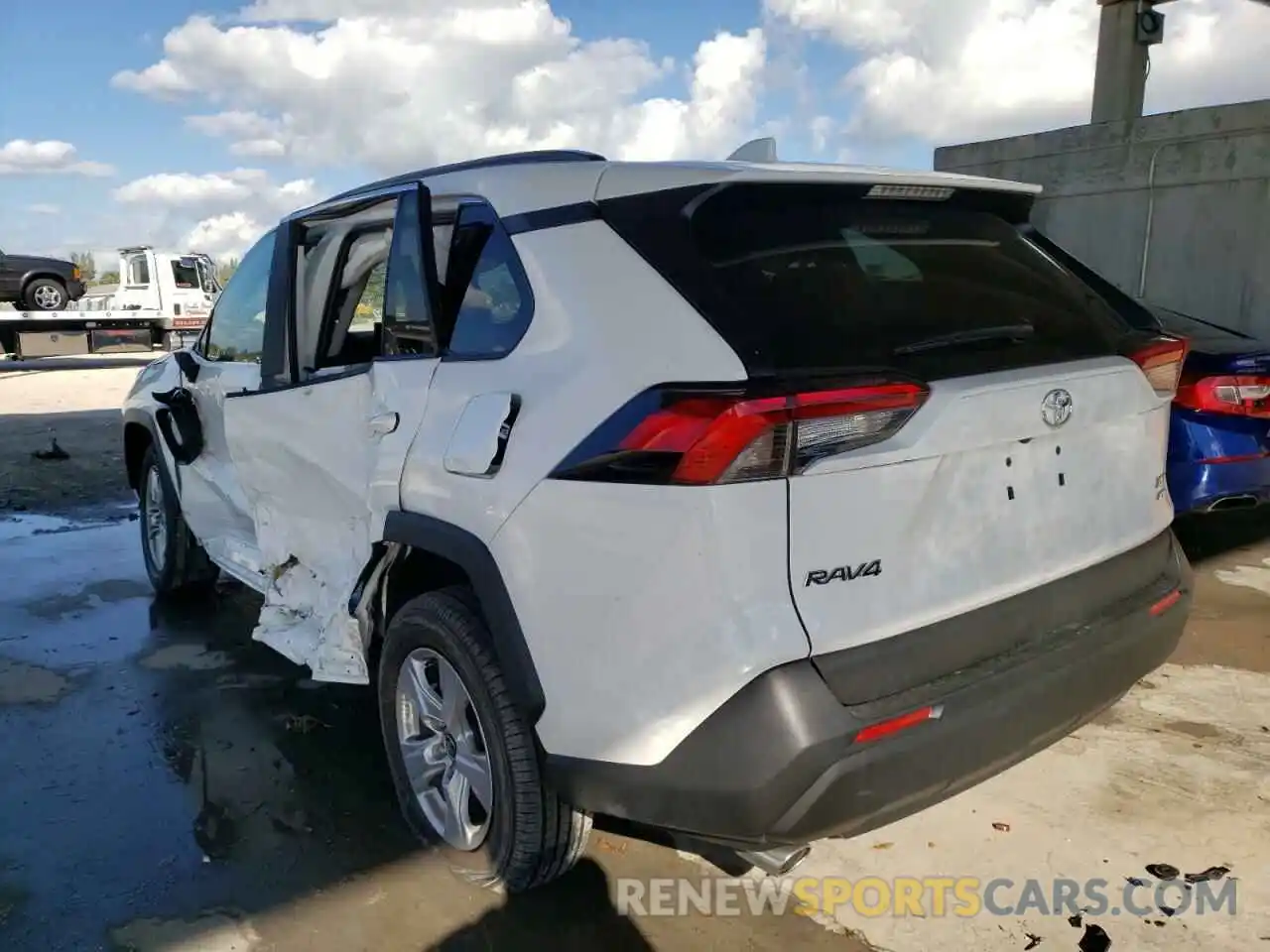 3 Photograph of a damaged car 2T3P1RFV3MC250287 TOYOTA RAV4 2021