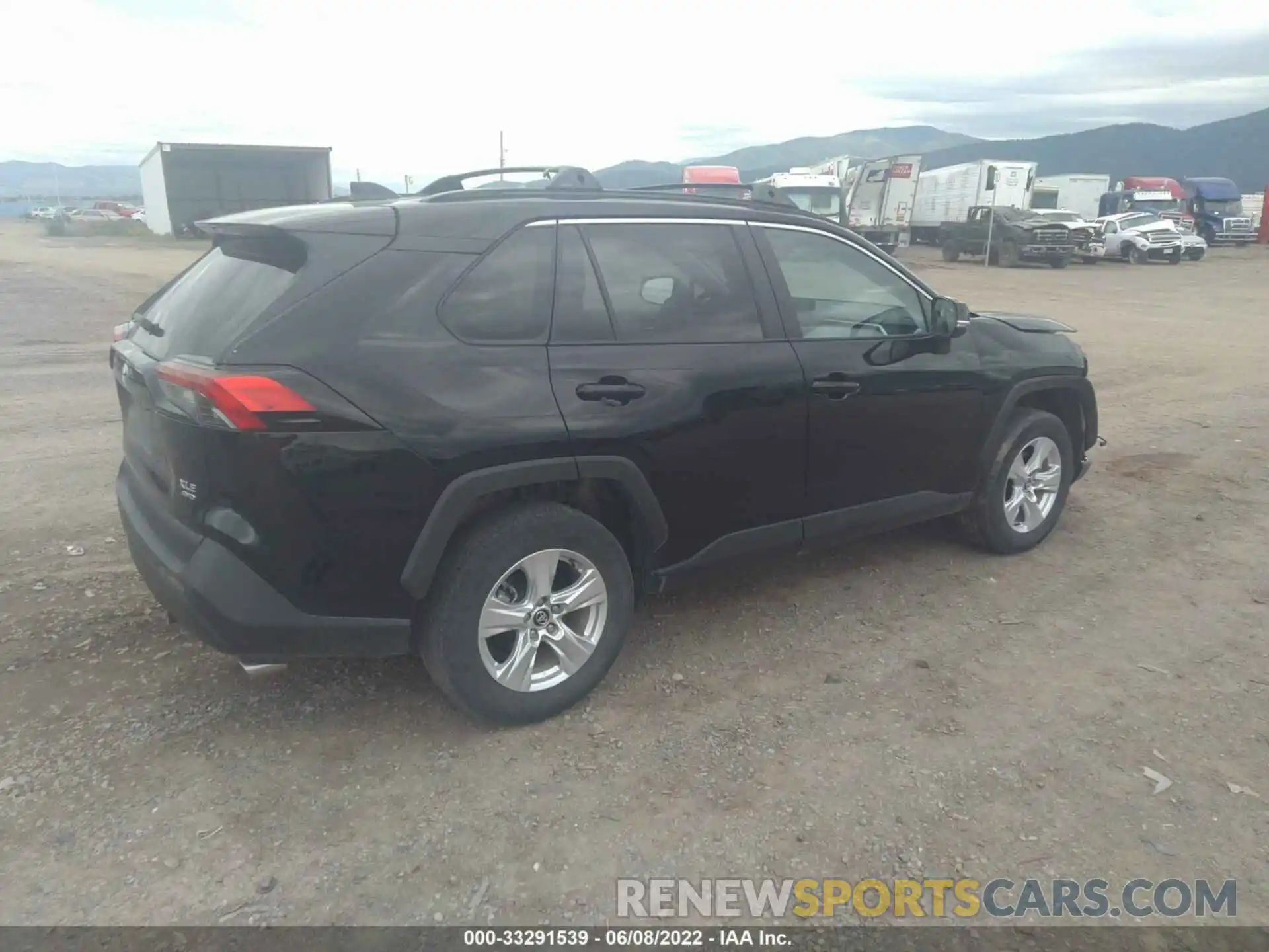 4 Photograph of a damaged car 2T3P1RFV3MW140340 TOYOTA RAV4 2021