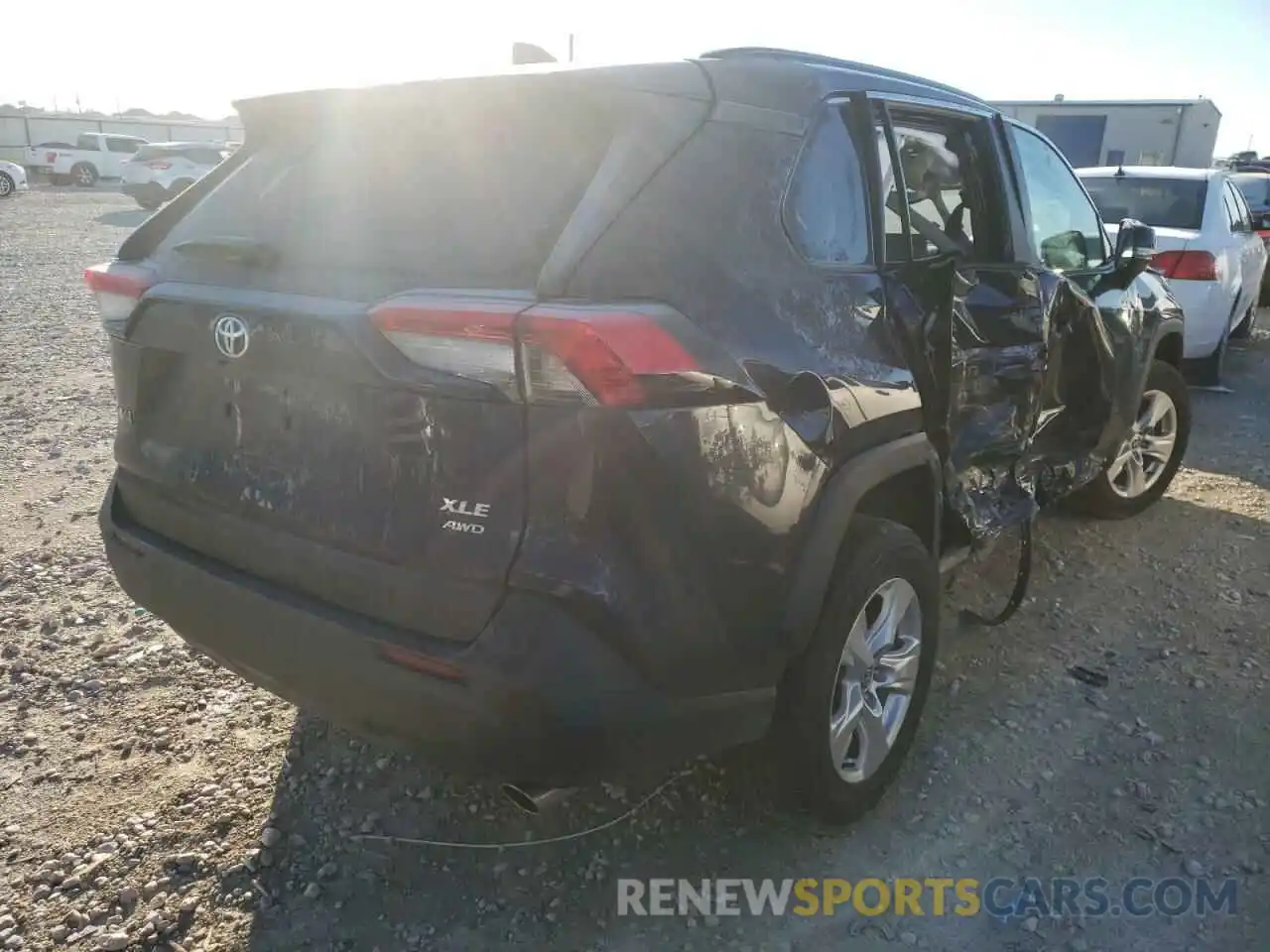 4 Photograph of a damaged car 2T3P1RFV3MW186833 TOYOTA RAV4 2021