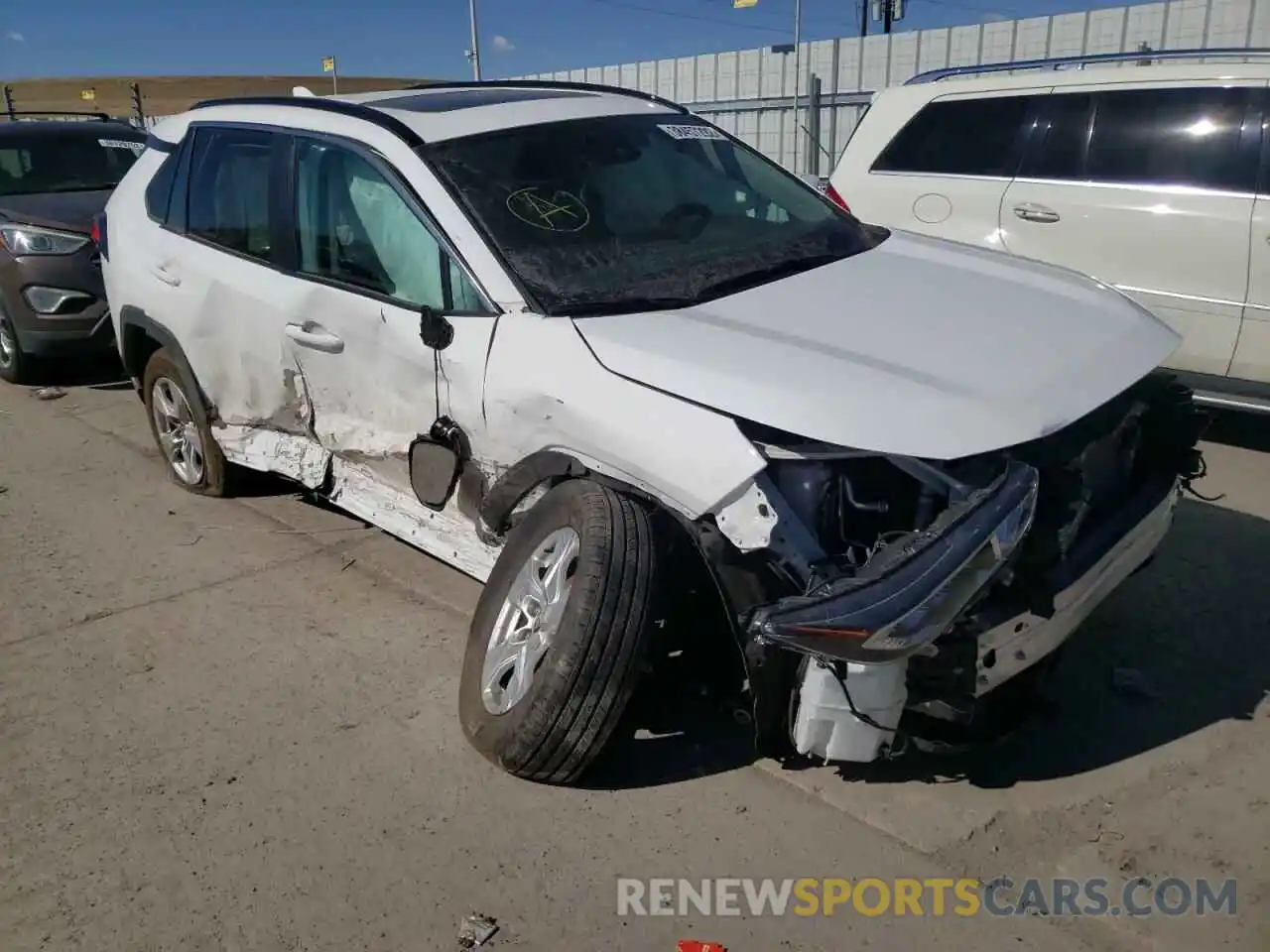 1 Photograph of a damaged car 2T3P1RFV4MC147914 TOYOTA RAV4 2021