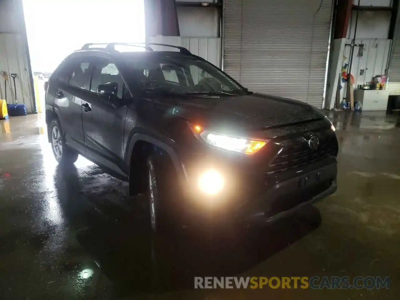 1 Photograph of a damaged car 2T3P1RFV4MC149243 TOYOTA RAV4 2021