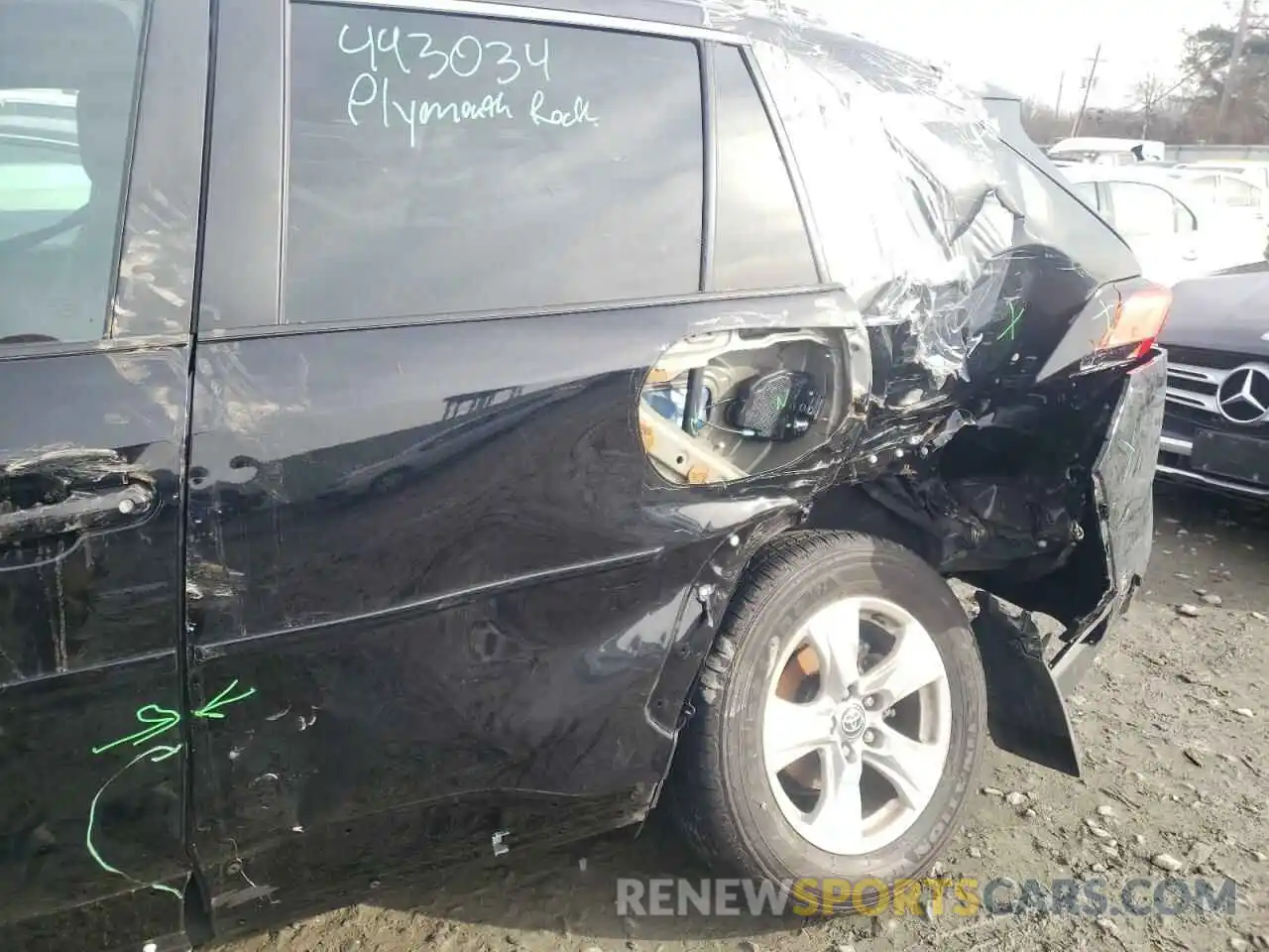 9 Photograph of a damaged car 2T3P1RFV4MC180184 TOYOTA RAV4 2021