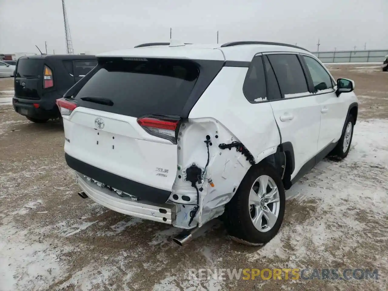 4 Photograph of a damaged car 2T3P1RFV4MC180525 TOYOTA RAV4 2021