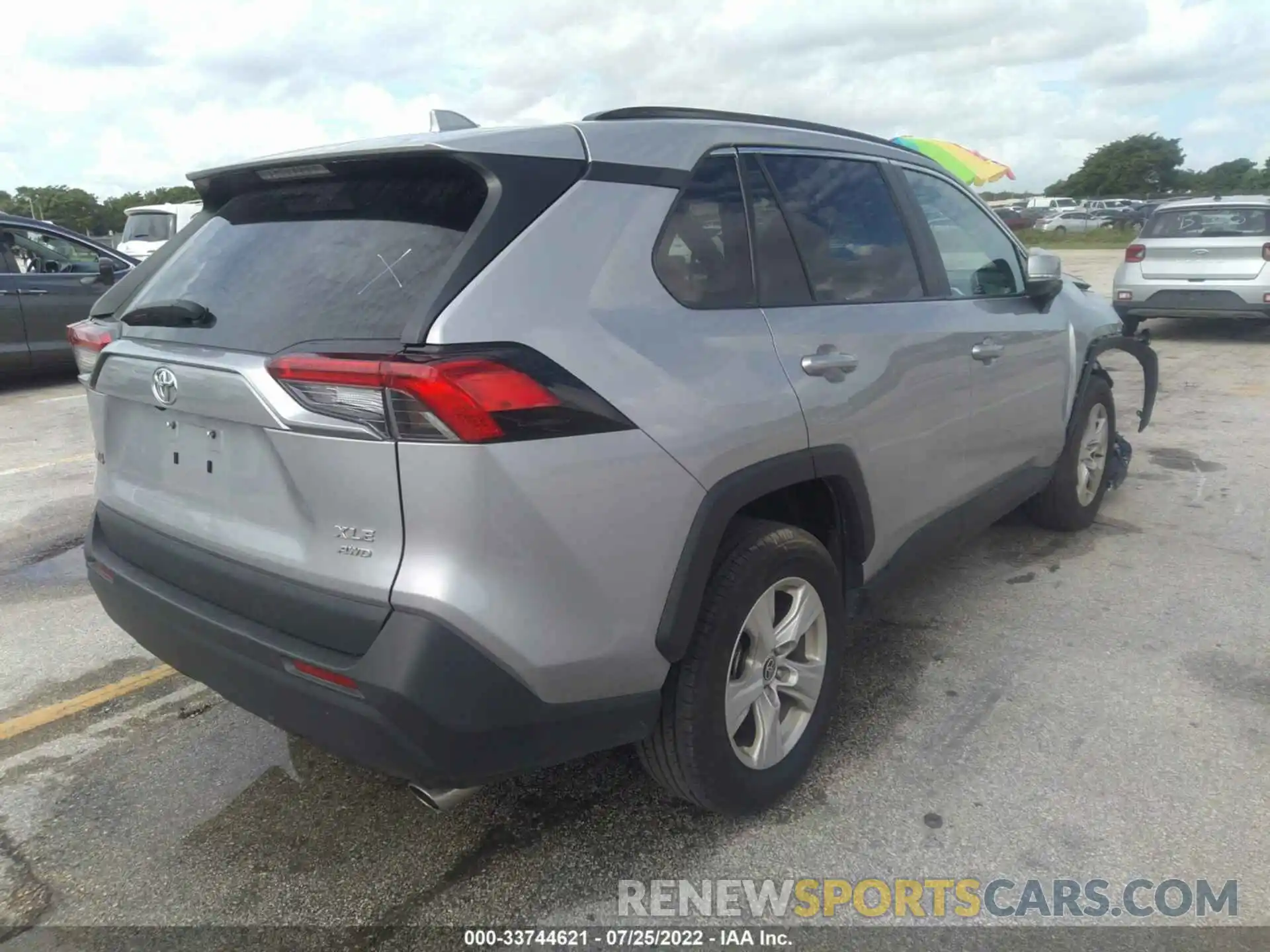 4 Photograph of a damaged car 2T3P1RFV4MC197339 TOYOTA RAV4 2021