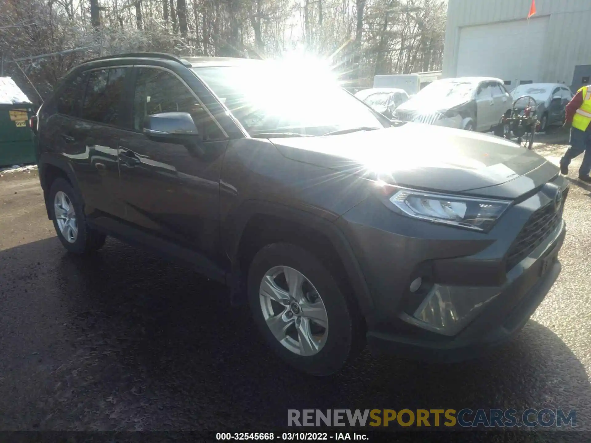 1 Photograph of a damaged car 2T3P1RFV4MC200207 TOYOTA RAV4 2021