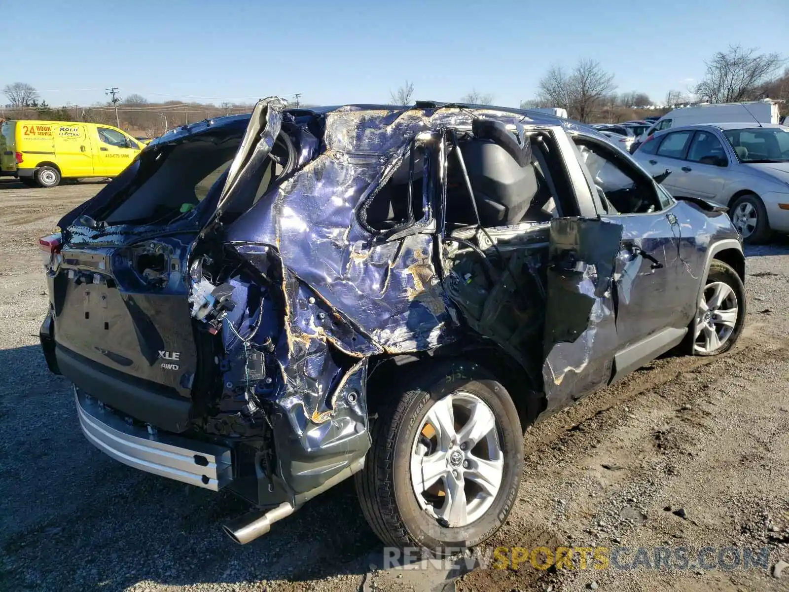 4 Photograph of a damaged car 2T3P1RFV4MW140220 TOYOTA RAV4 2021