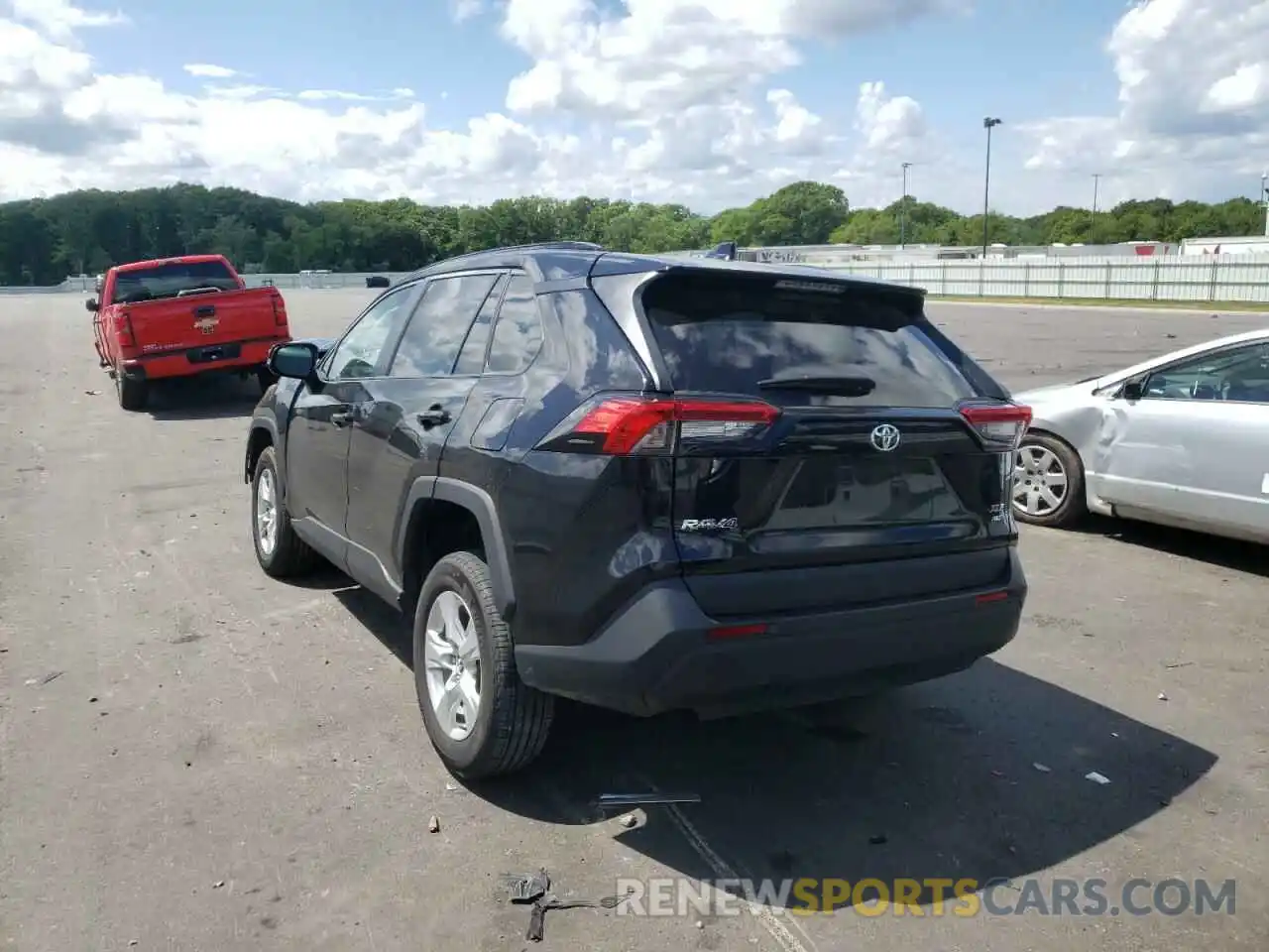 3 Photograph of a damaged car 2T3P1RFV4MW141674 TOYOTA RAV4 2021