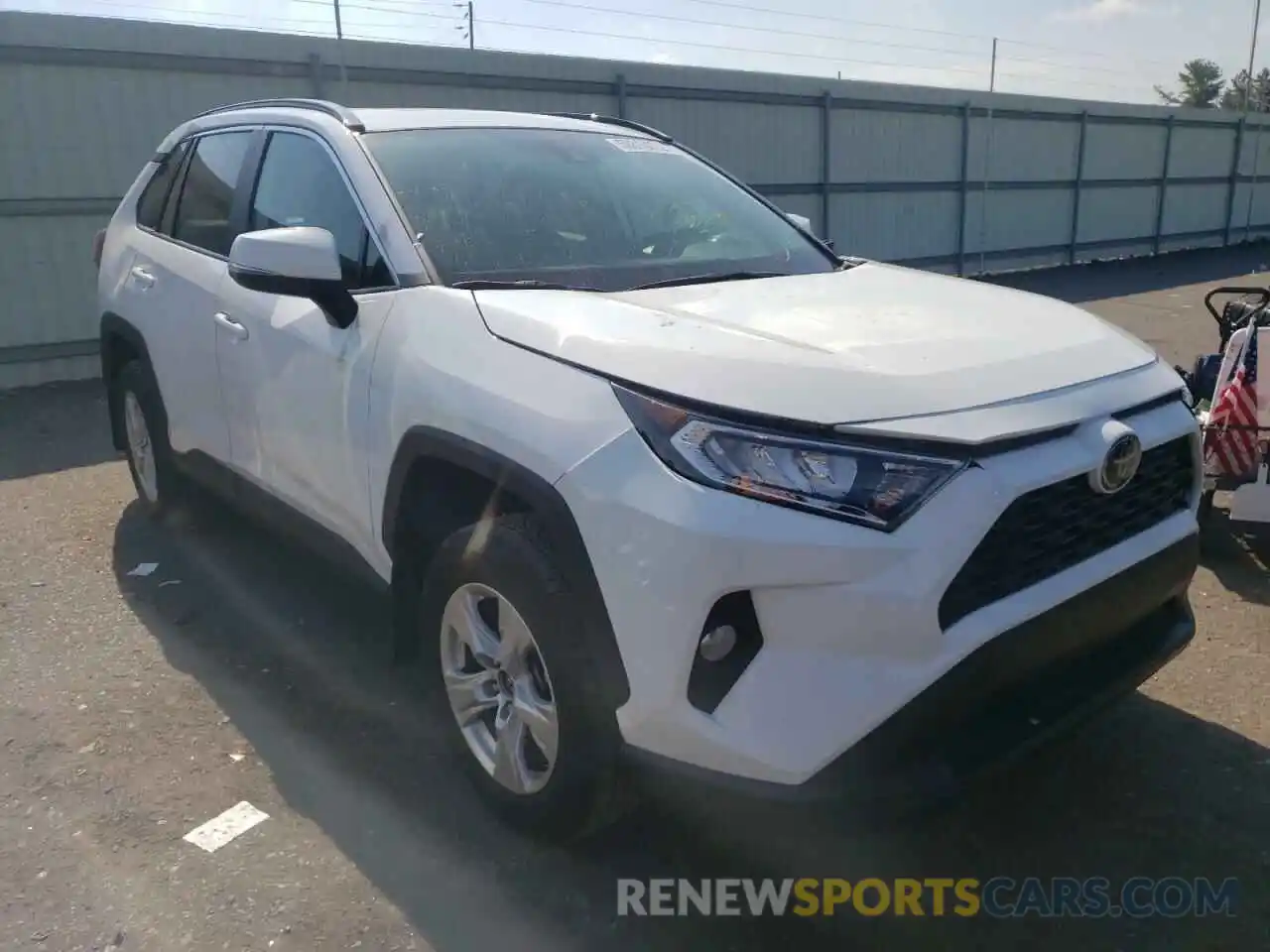 1 Photograph of a damaged car 2T3P1RFV4MW167692 TOYOTA RAV4 2021