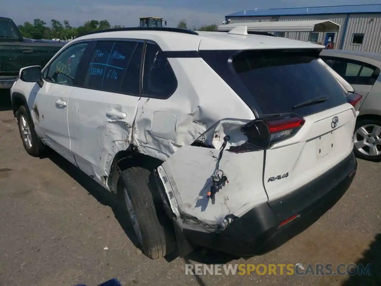 3 Photograph of a damaged car 2T3P1RFV4MW167692 TOYOTA RAV4 2021