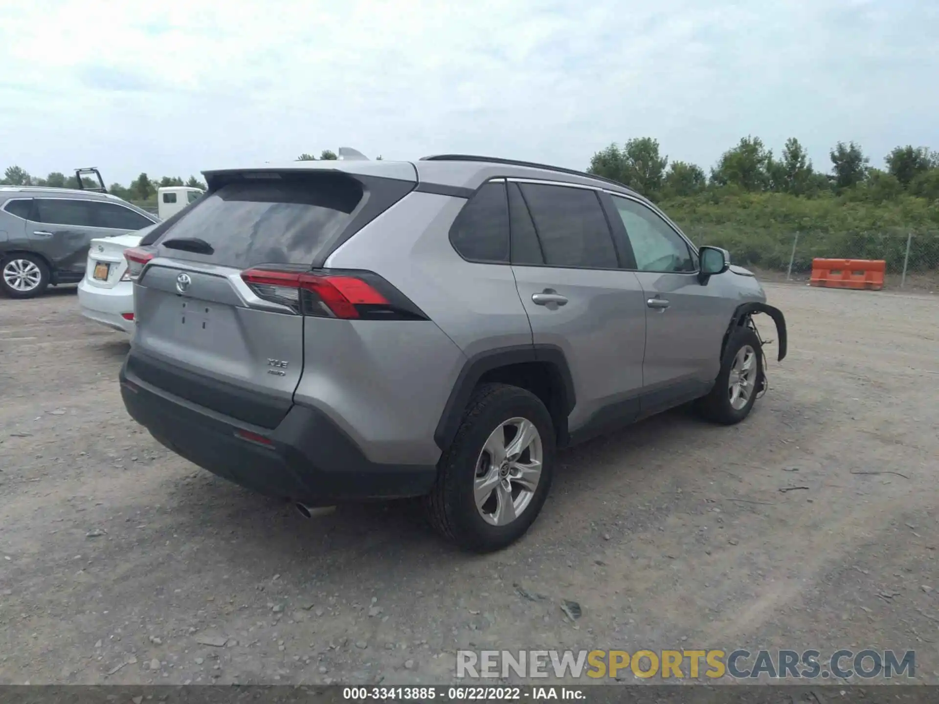 4 Photograph of a damaged car 2T3P1RFV4MW181642 TOYOTA RAV4 2021