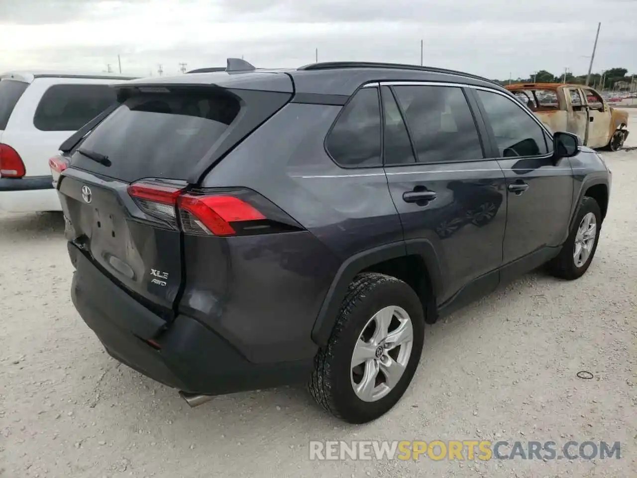 4 Photograph of a damaged car 2T3P1RFV4MW187148 TOYOTA RAV4 2021