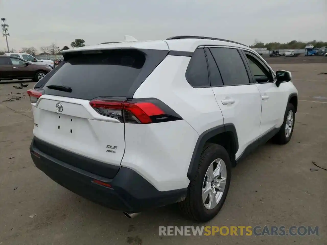 4 Photograph of a damaged car 2T3P1RFV4MW202876 TOYOTA RAV4 2021