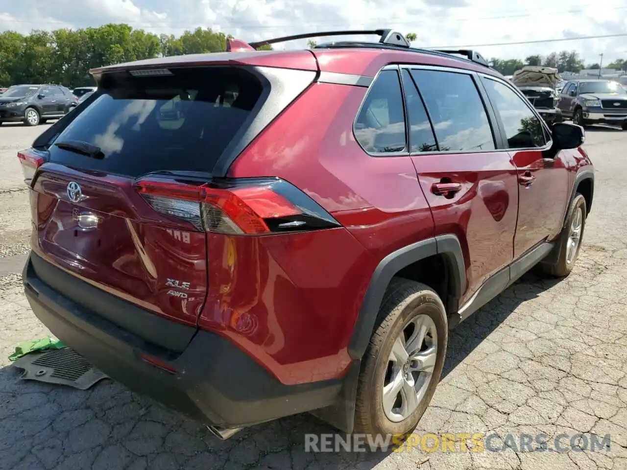 4 Photograph of a damaged car 2T3P1RFV4MW221511 TOYOTA RAV4 2021