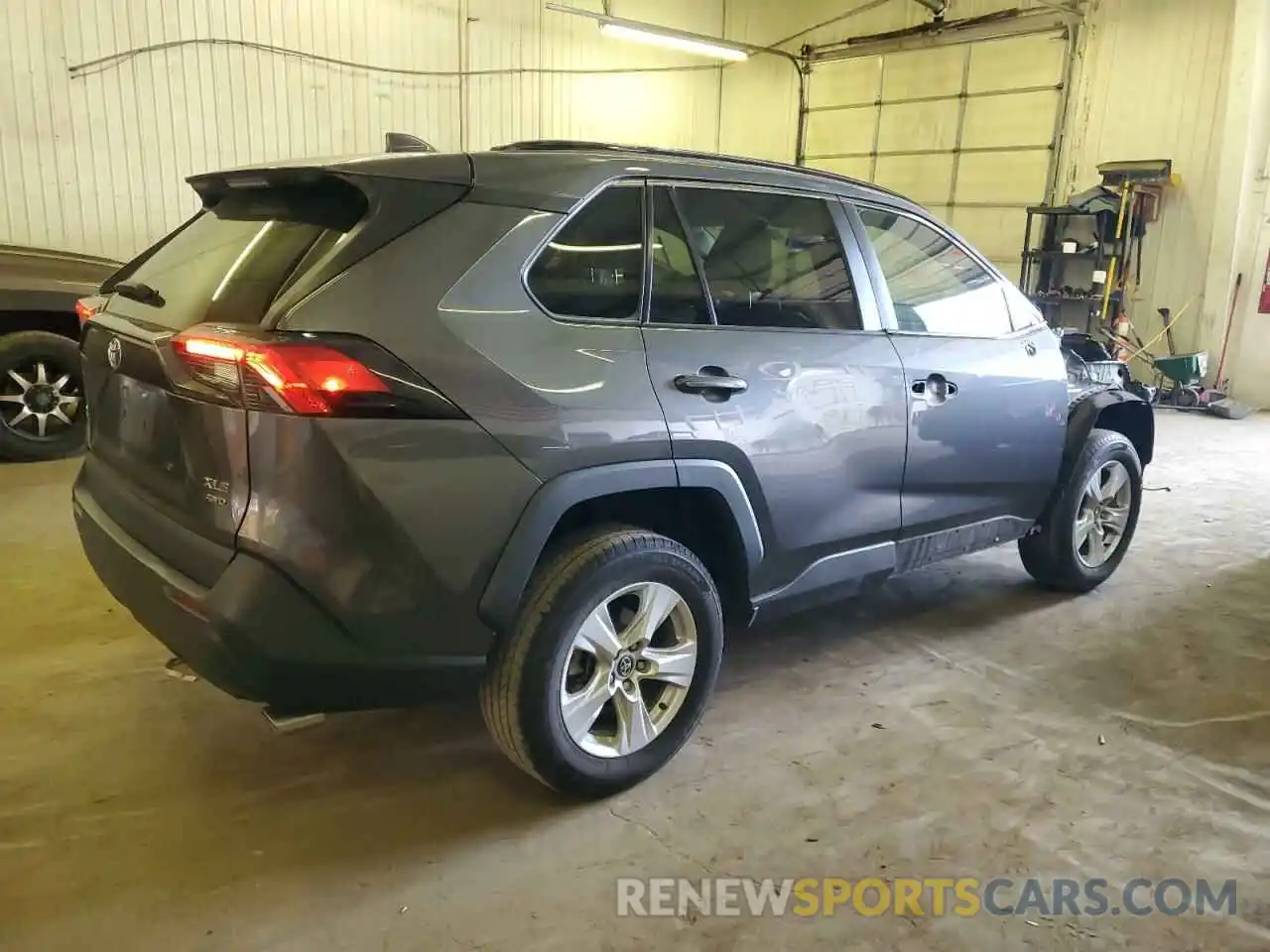 3 Photograph of a damaged car 2T3P1RFV5MC141927 TOYOTA RAV4 2021