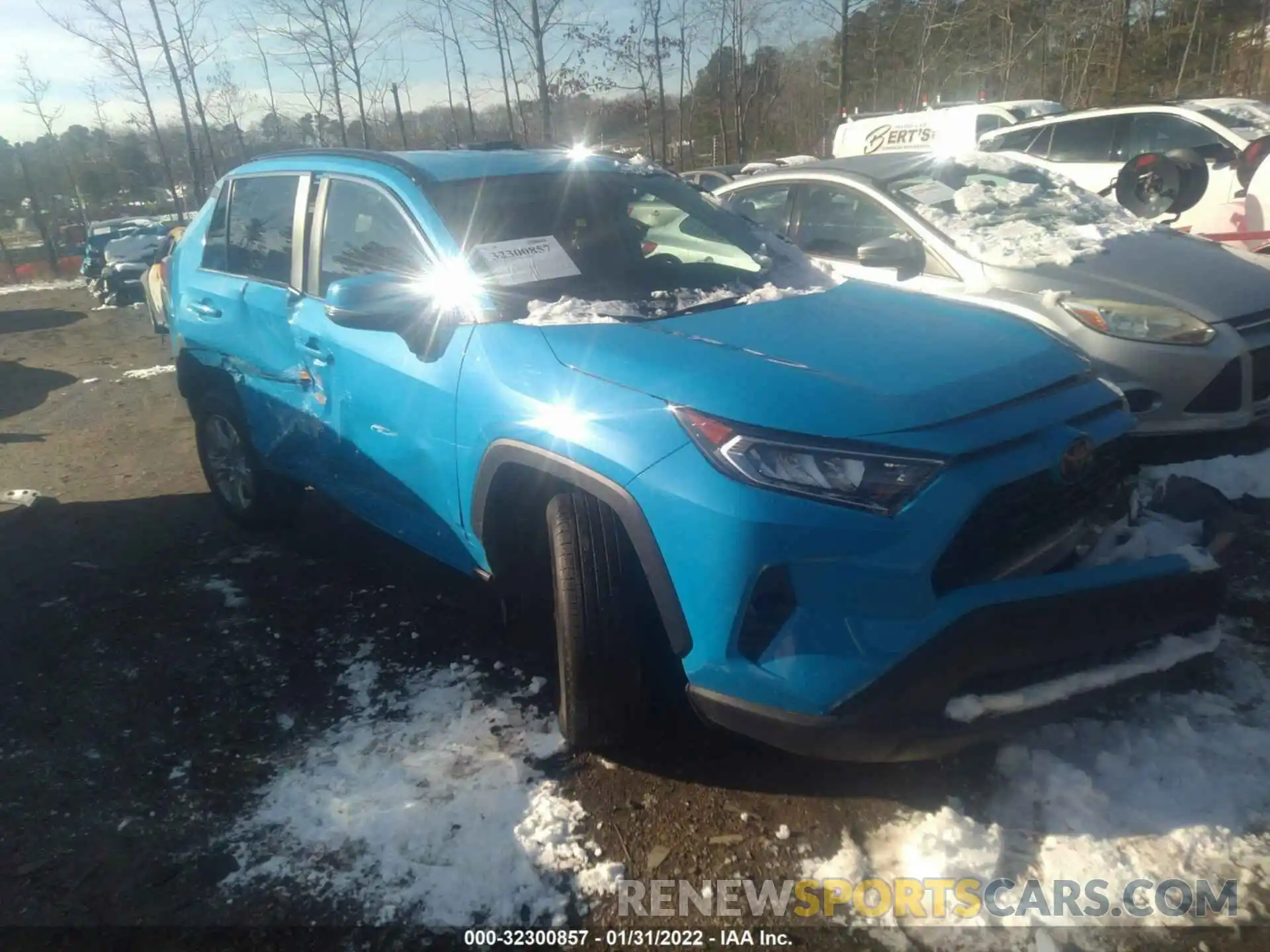 1 Photograph of a damaged car 2T3P1RFV5MC142740 TOYOTA RAV4 2021