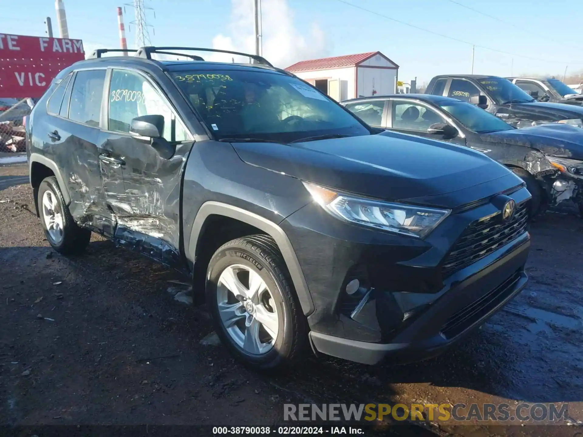 1 Photograph of a damaged car 2T3P1RFV5MC175785 TOYOTA RAV4 2021