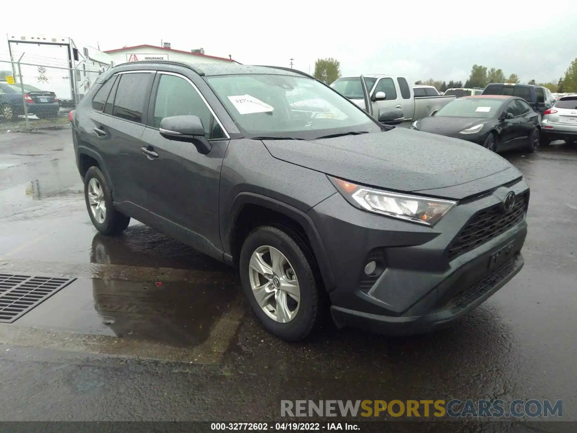 1 Photograph of a damaged car 2T3P1RFV5MW159262 TOYOTA RAV4 2021