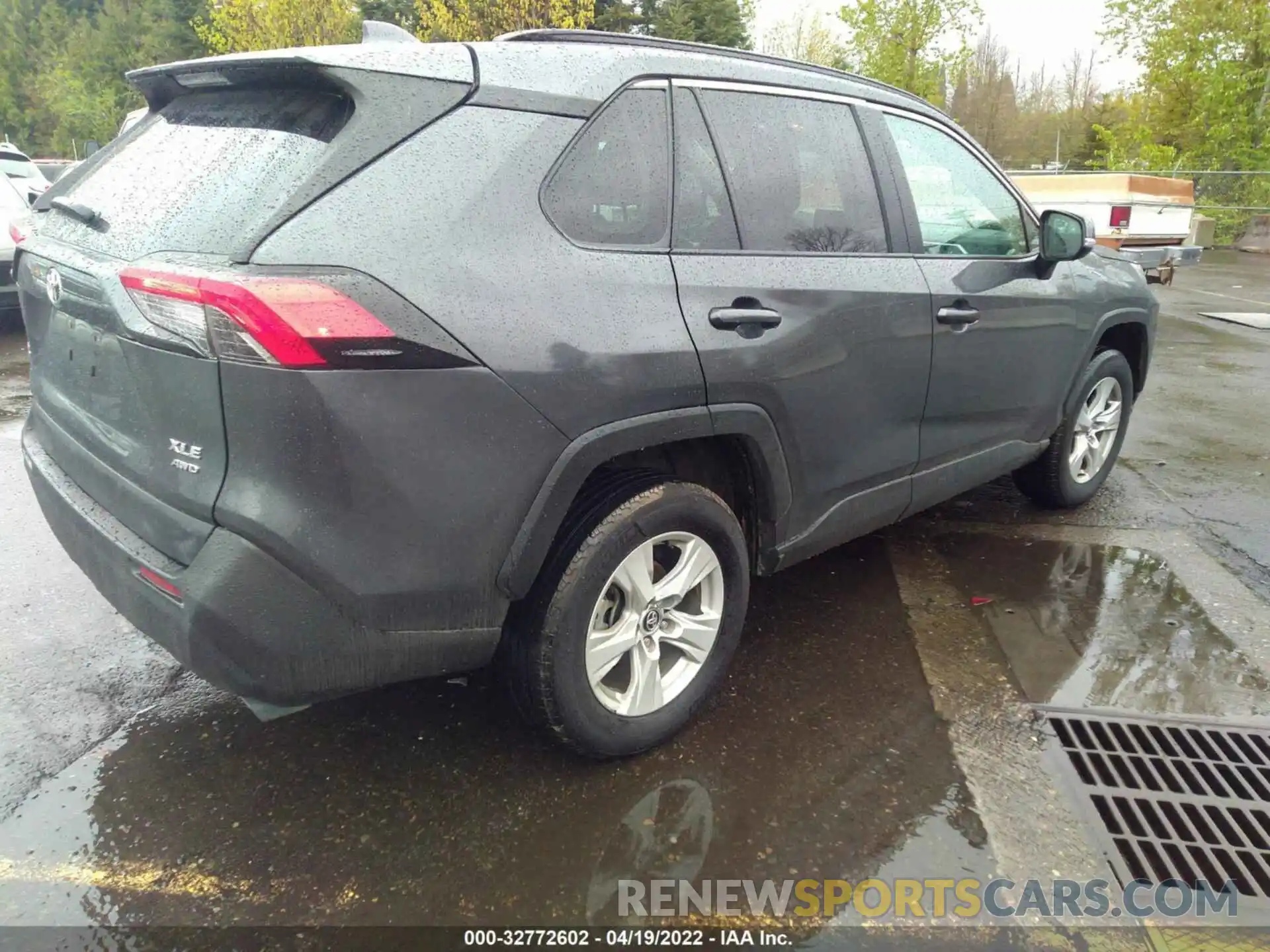 4 Photograph of a damaged car 2T3P1RFV5MW159262 TOYOTA RAV4 2021