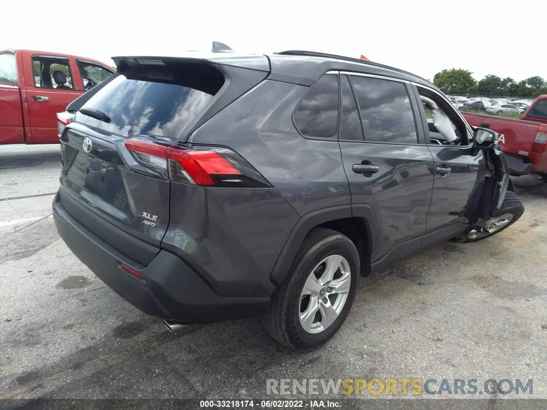 4 Photograph of a damaged car 2T3P1RFV5MW178720 TOYOTA RAV4 2021