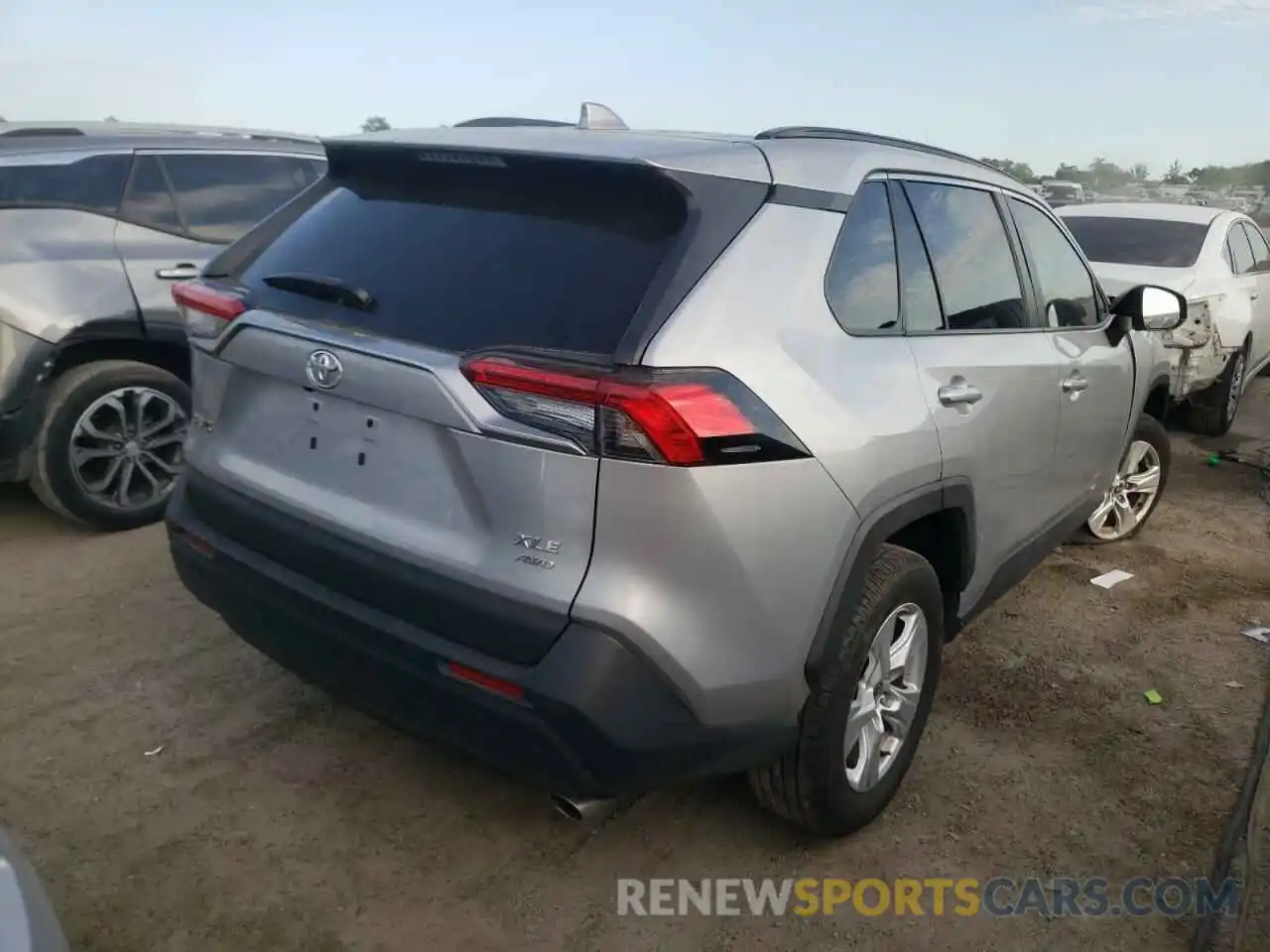 4 Photograph of a damaged car 2T3P1RFV5MW185599 TOYOTA RAV4 2021