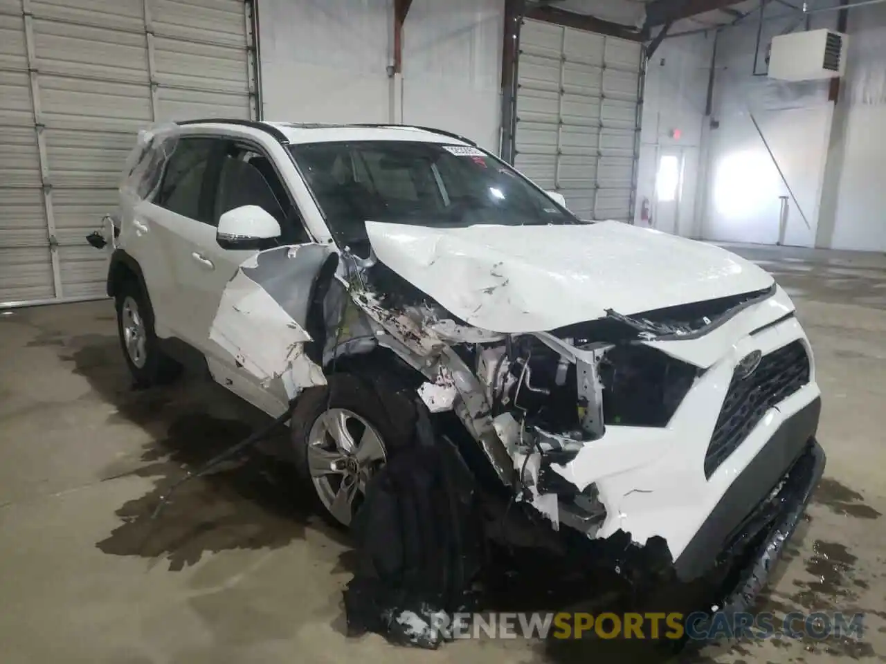 1 Photograph of a damaged car 2T3P1RFV5MW190091 TOYOTA RAV4 2021