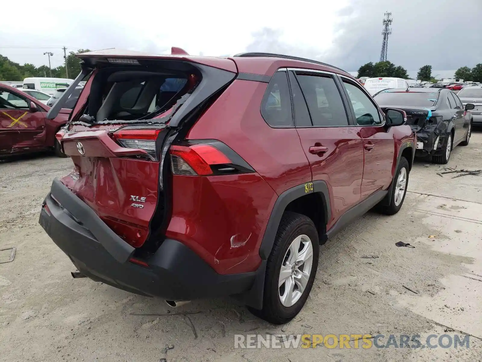 4 Photograph of a damaged car 2T3P1RFV5MW190706 TOYOTA RAV4 2021