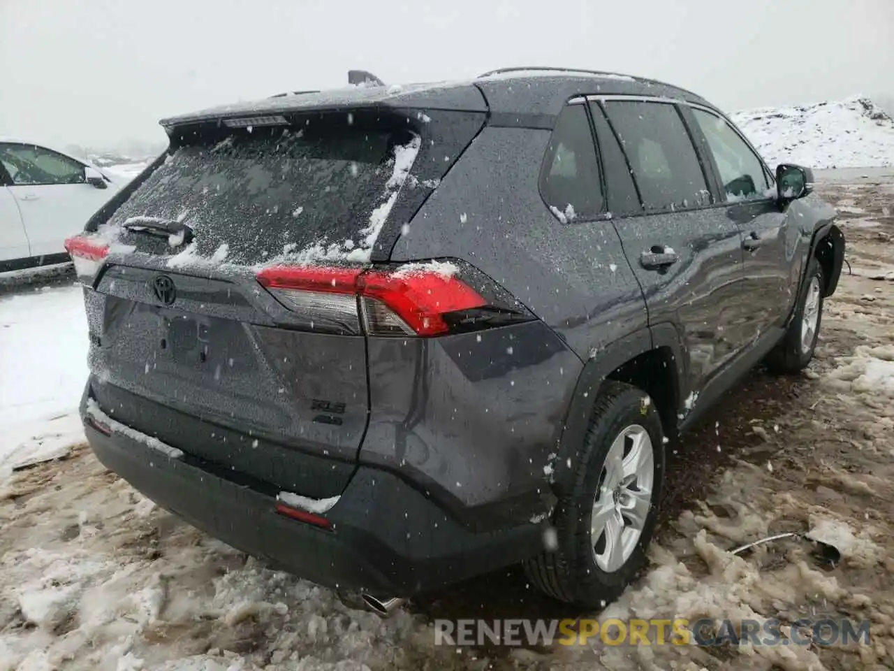 4 Photograph of a damaged car 2T3P1RFV5MW230573 TOYOTA RAV4 2021