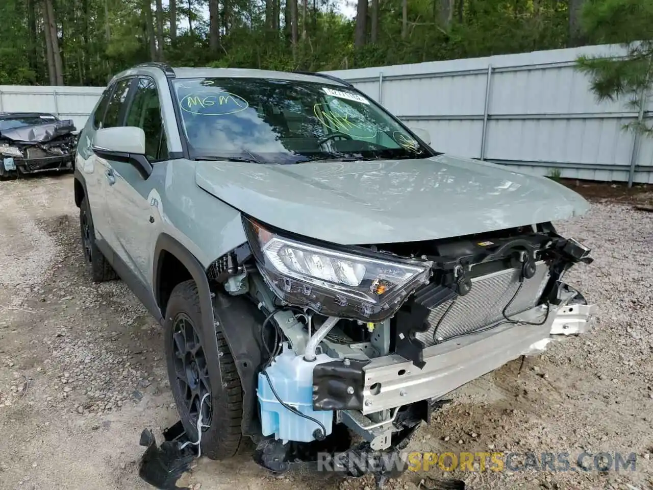 1 Photograph of a damaged car 2T3P1RFV5MW242643 TOYOTA RAV4 2021