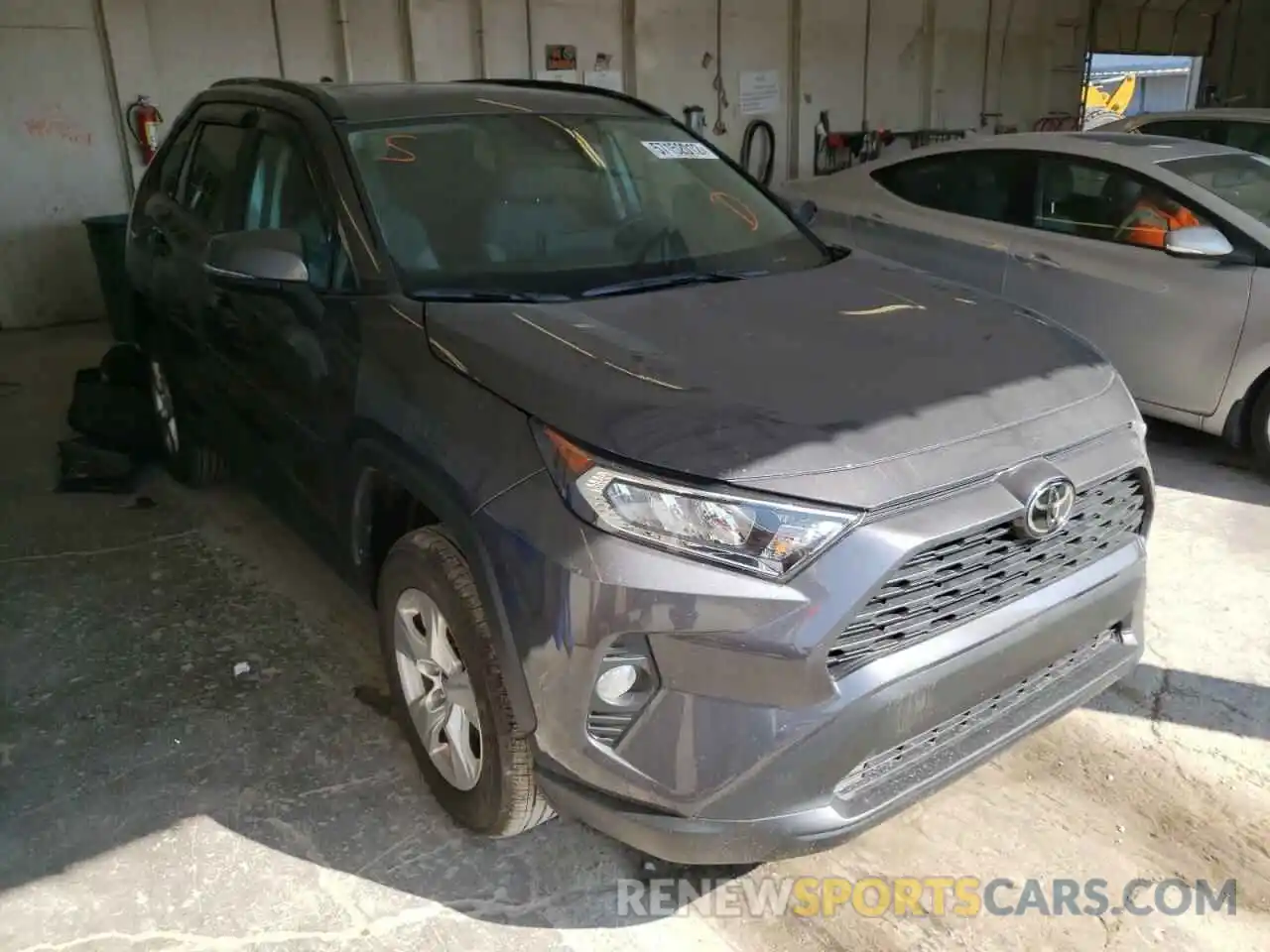 1 Photograph of a damaged car 2T3P1RFV5MW244988 TOYOTA RAV4 2021