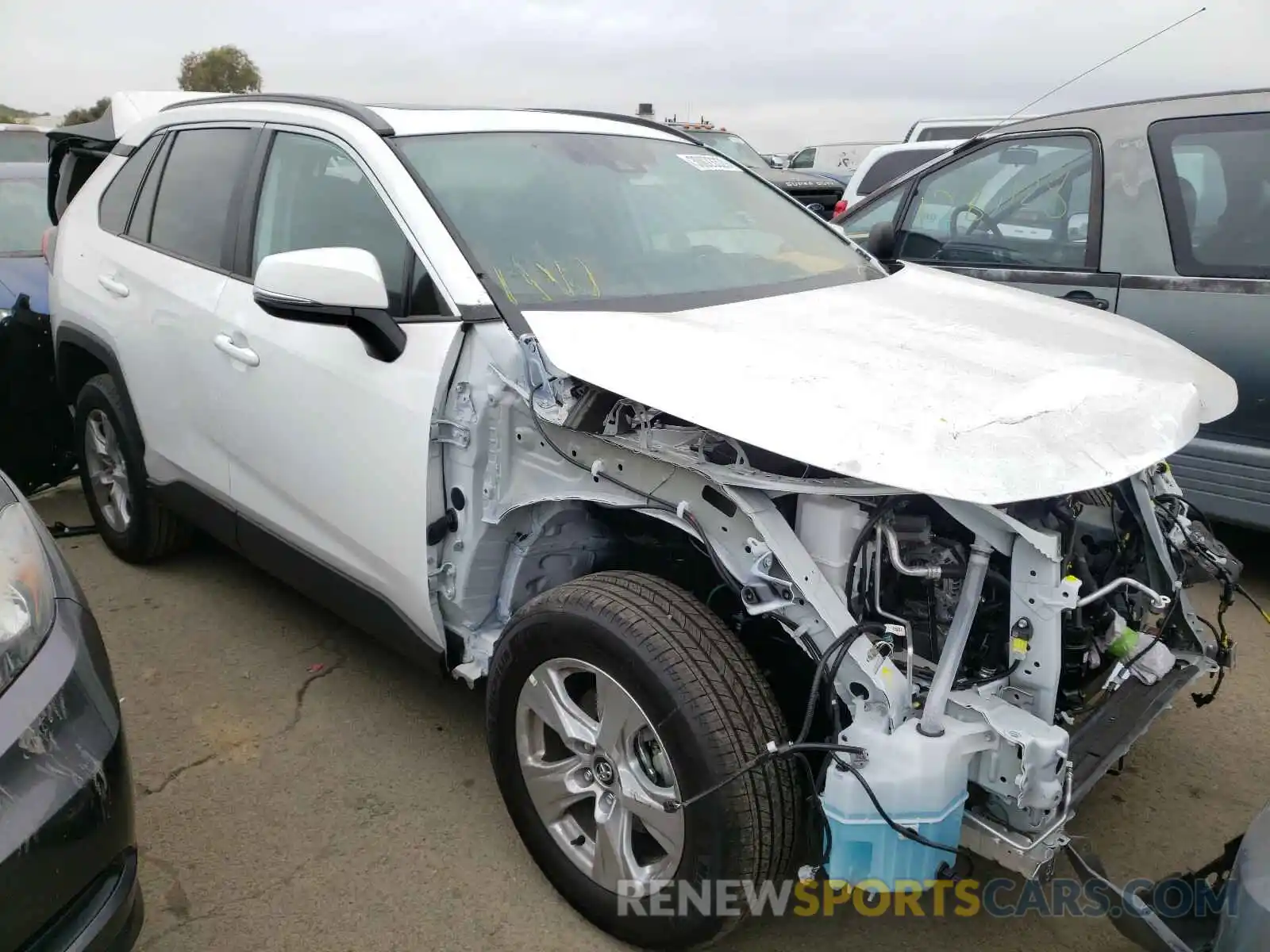 1 Photograph of a damaged car 2T3P1RFV6MC151480 TOYOTA RAV4 2021