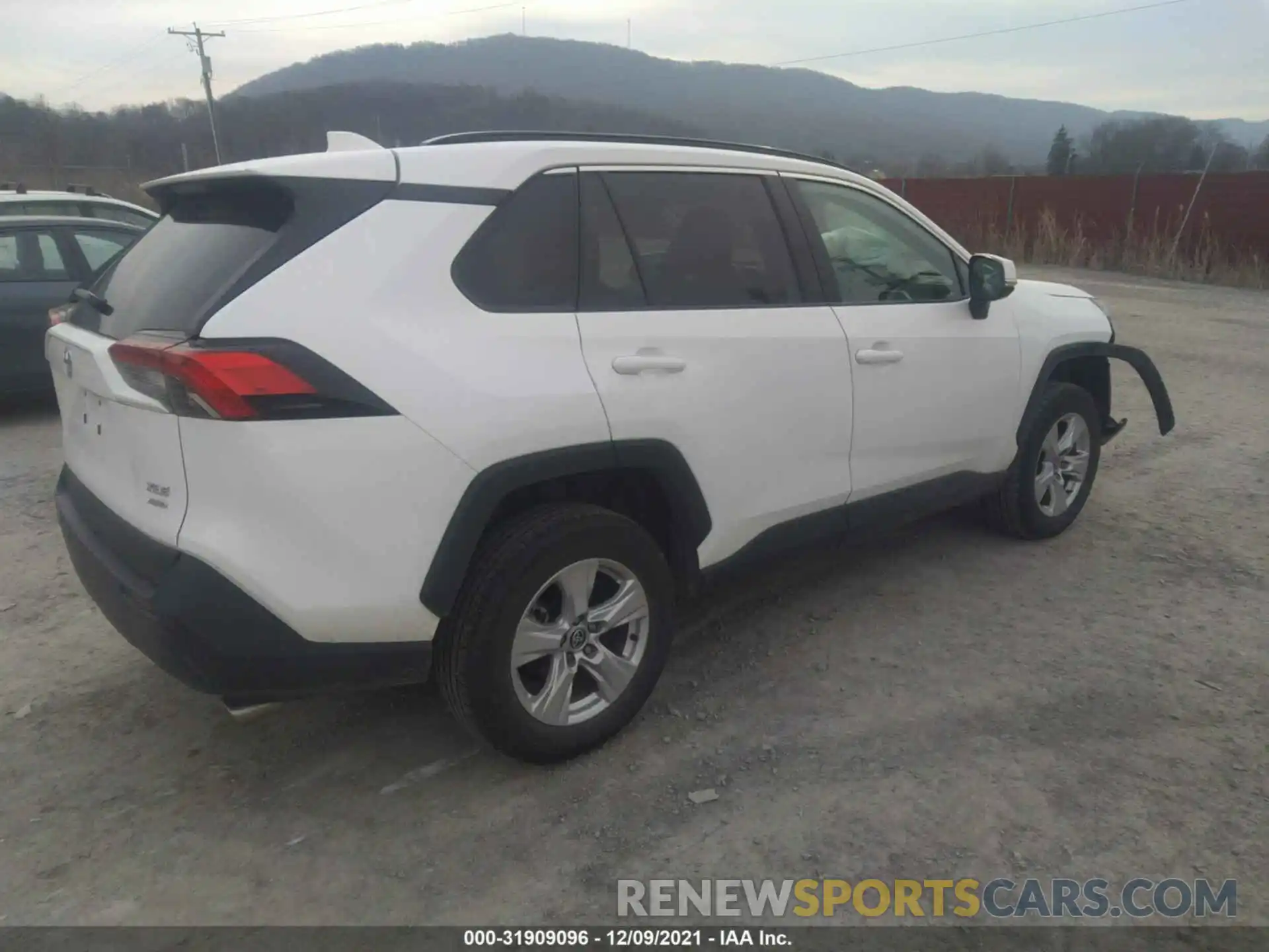 4 Photograph of a damaged car 2T3P1RFV6MC171292 TOYOTA RAV4 2021