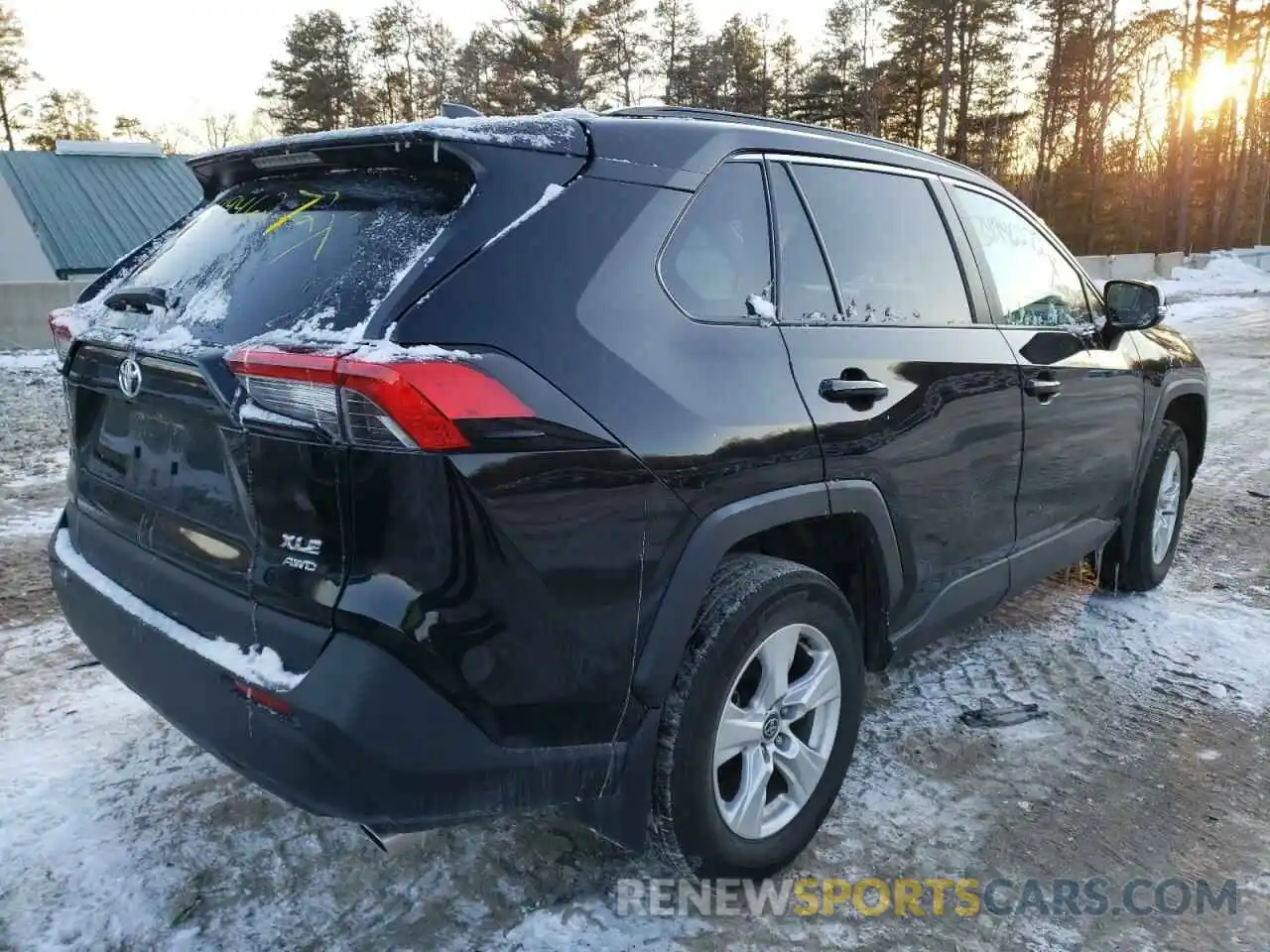 4 Photograph of a damaged car 2T3P1RFV6MC181059 TOYOTA RAV4 2021