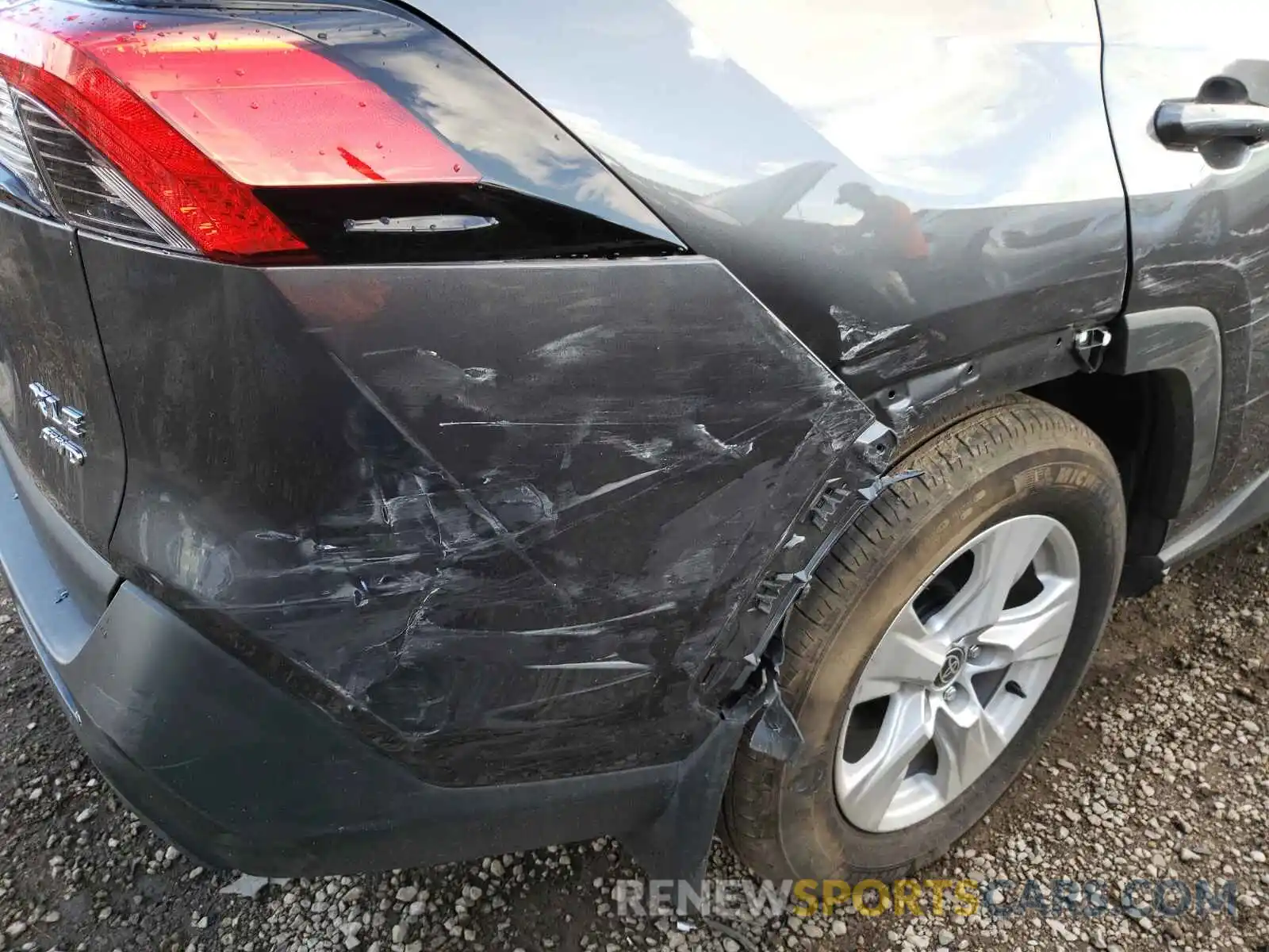 9 Photograph of a damaged car 2T3P1RFV6MC208597 TOYOTA RAV4 2021