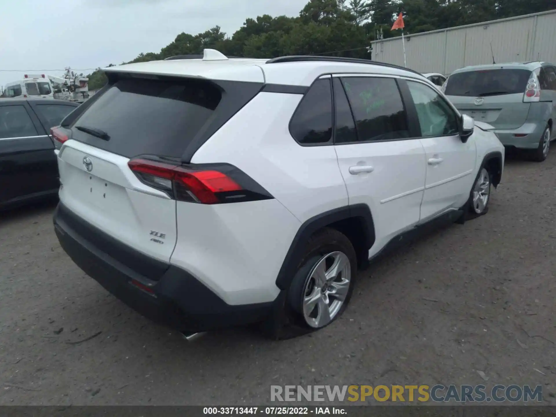 4 Photograph of a damaged car 2T3P1RFV6MC246041 TOYOTA RAV4 2021