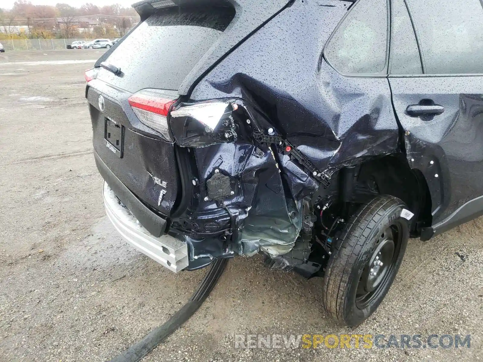 9 Photograph of a damaged car 2T3P1RFV6MW141157 TOYOTA RAV4 2021