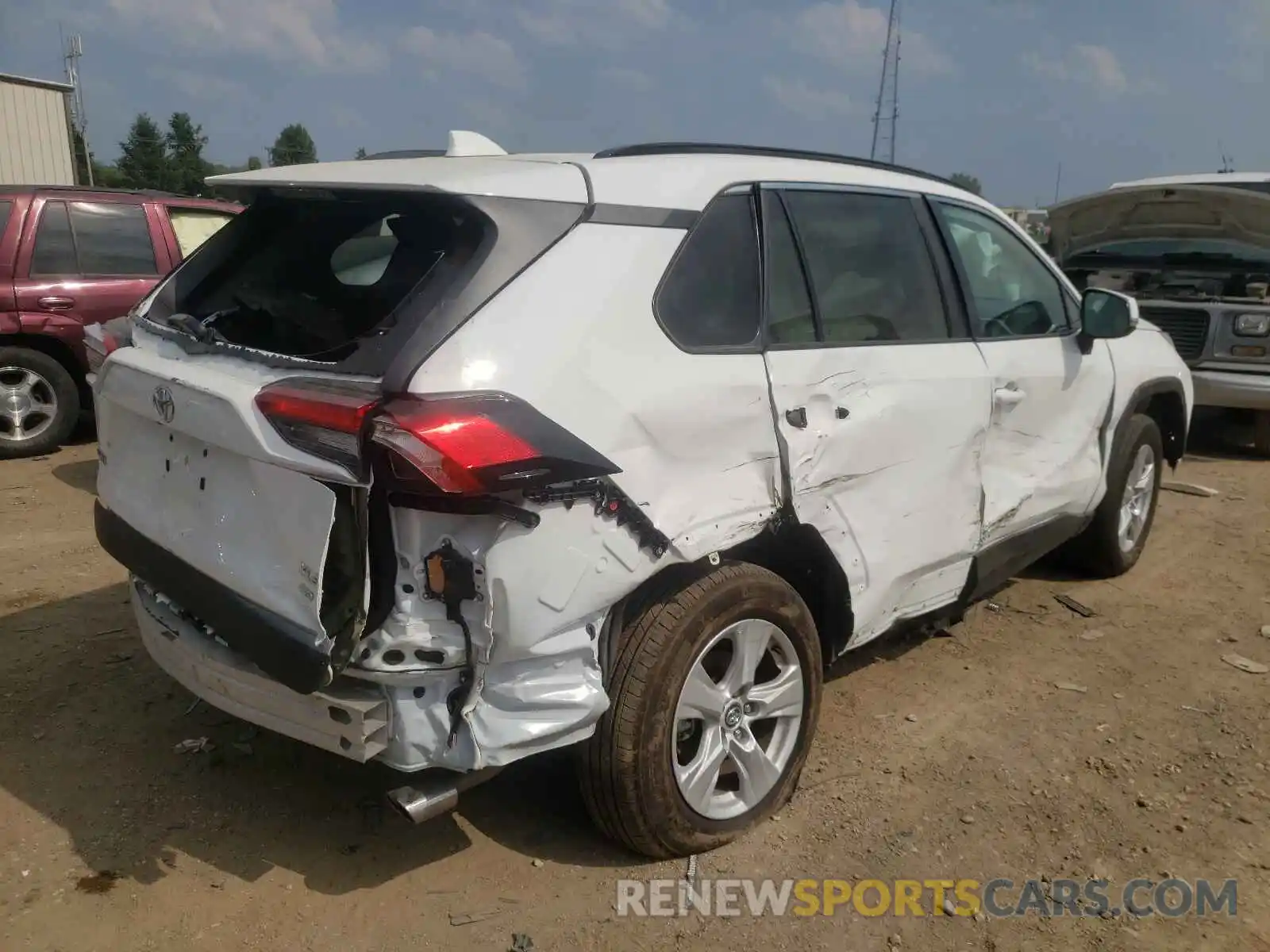 4 Photograph of a damaged car 2T3P1RFV6MW151106 TOYOTA RAV4 2021